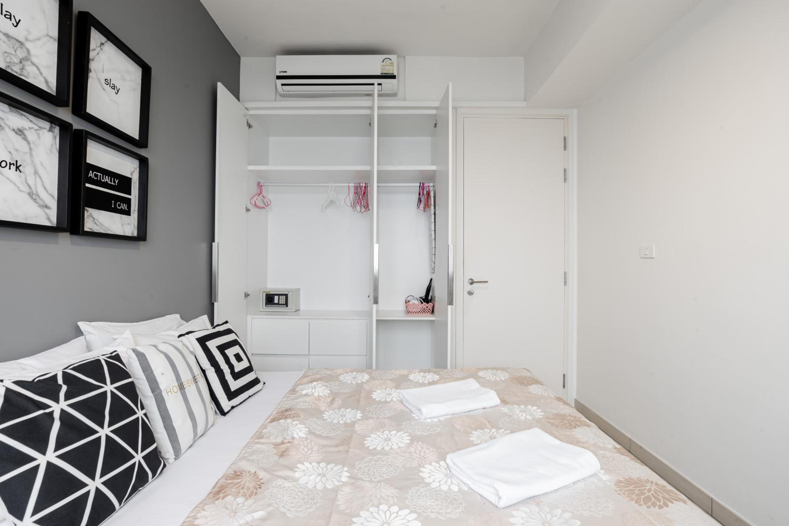 Economy Twin Room - Photo 7