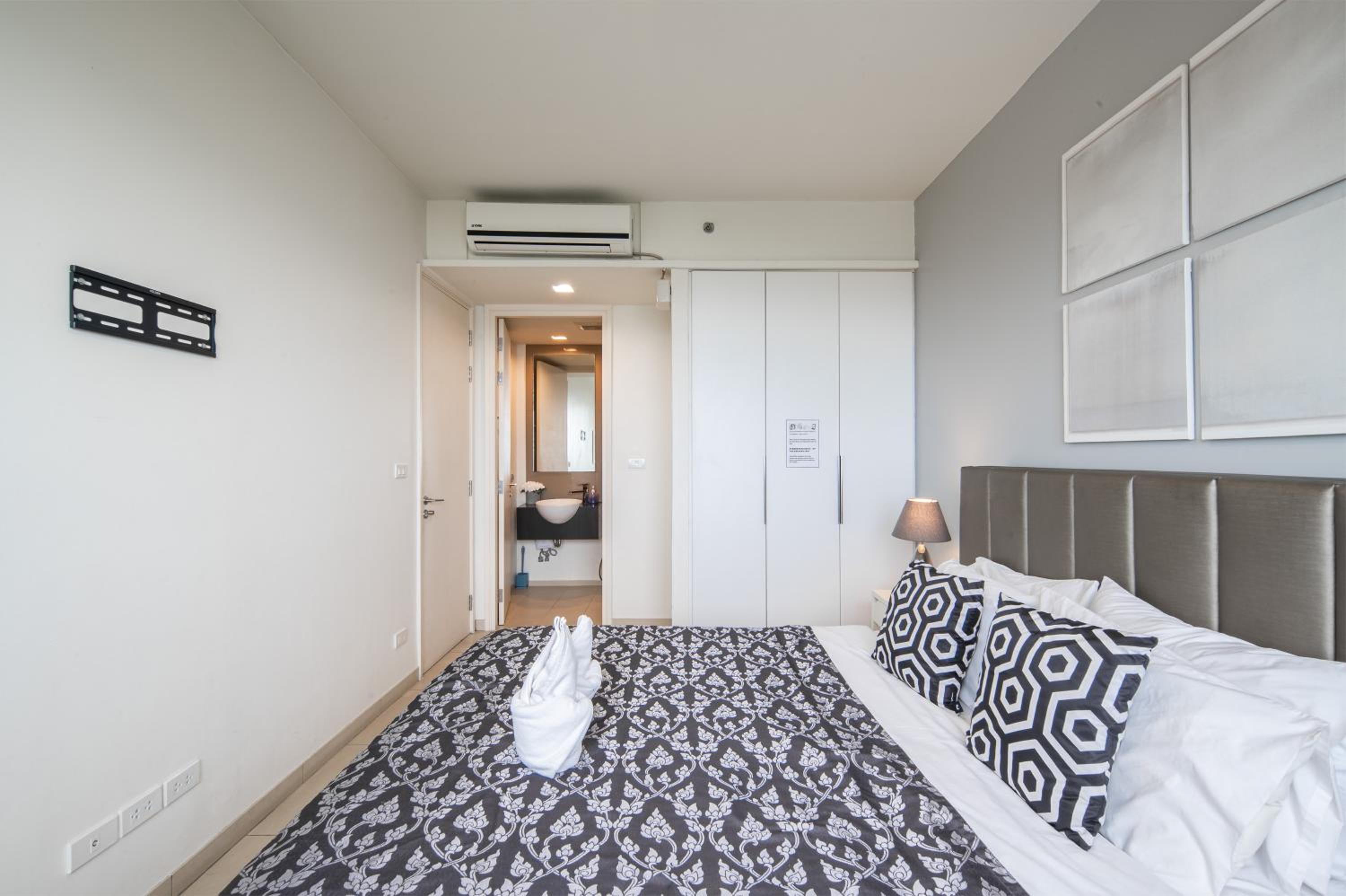 Apartment with Sea View - Photo 5