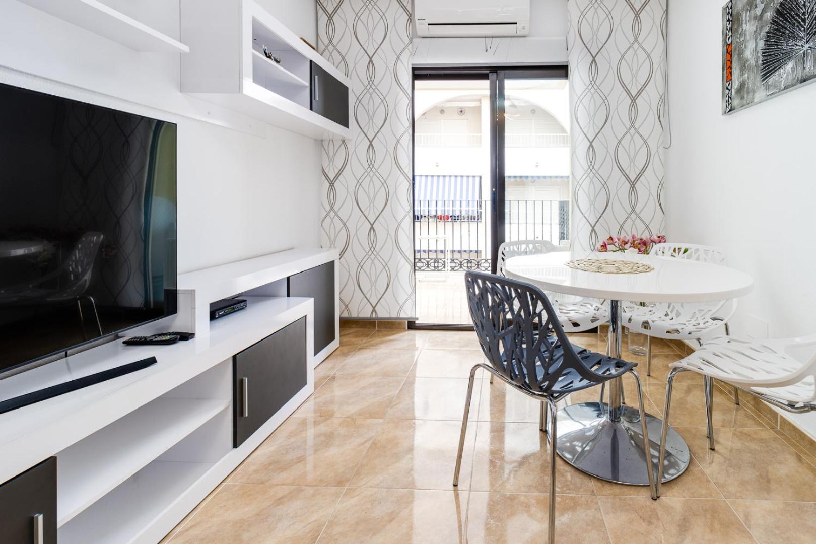 Apartamento de Dos Habitaciones con Terraza
