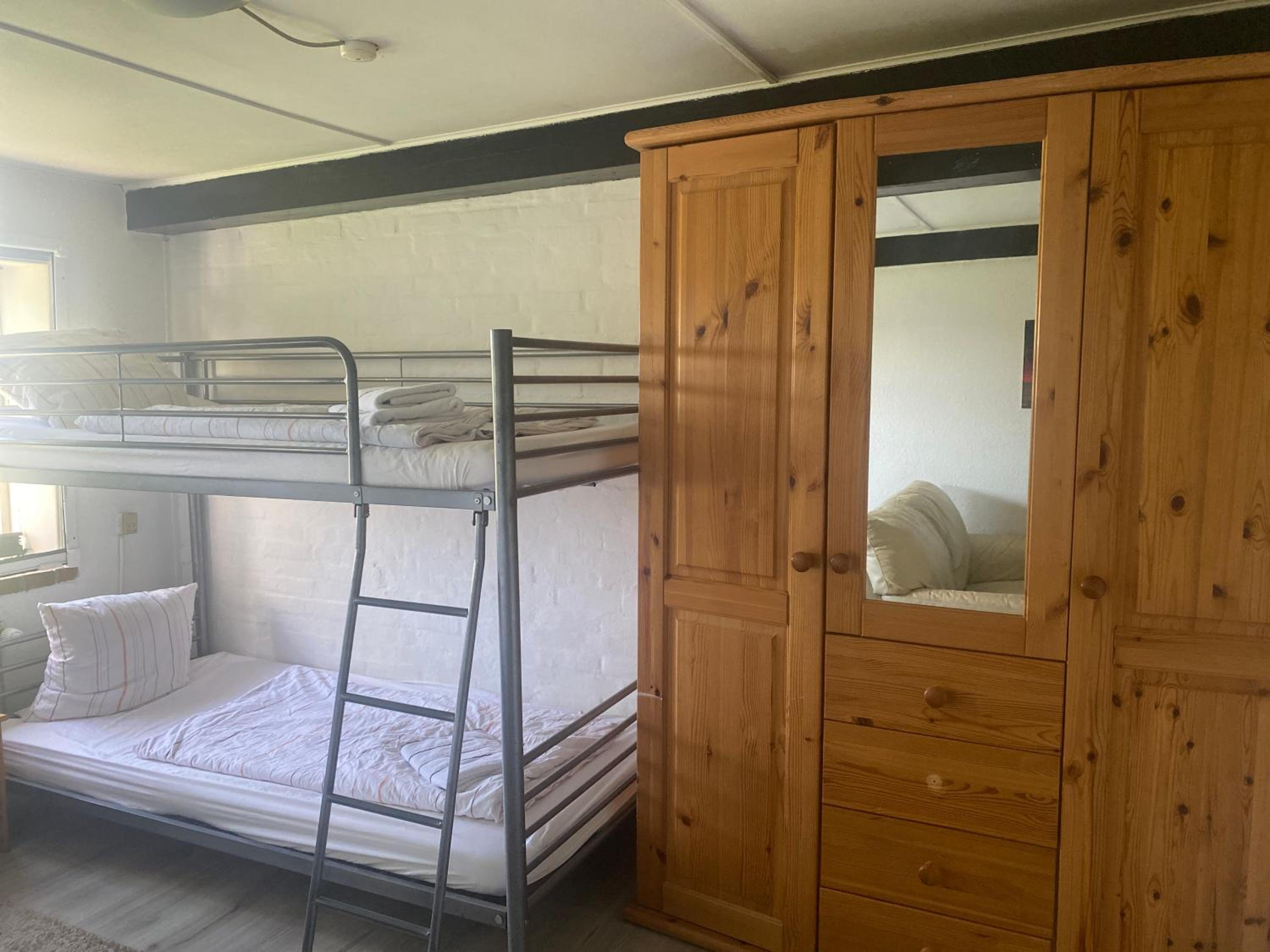 Standard Quadruple Room - Photo 12