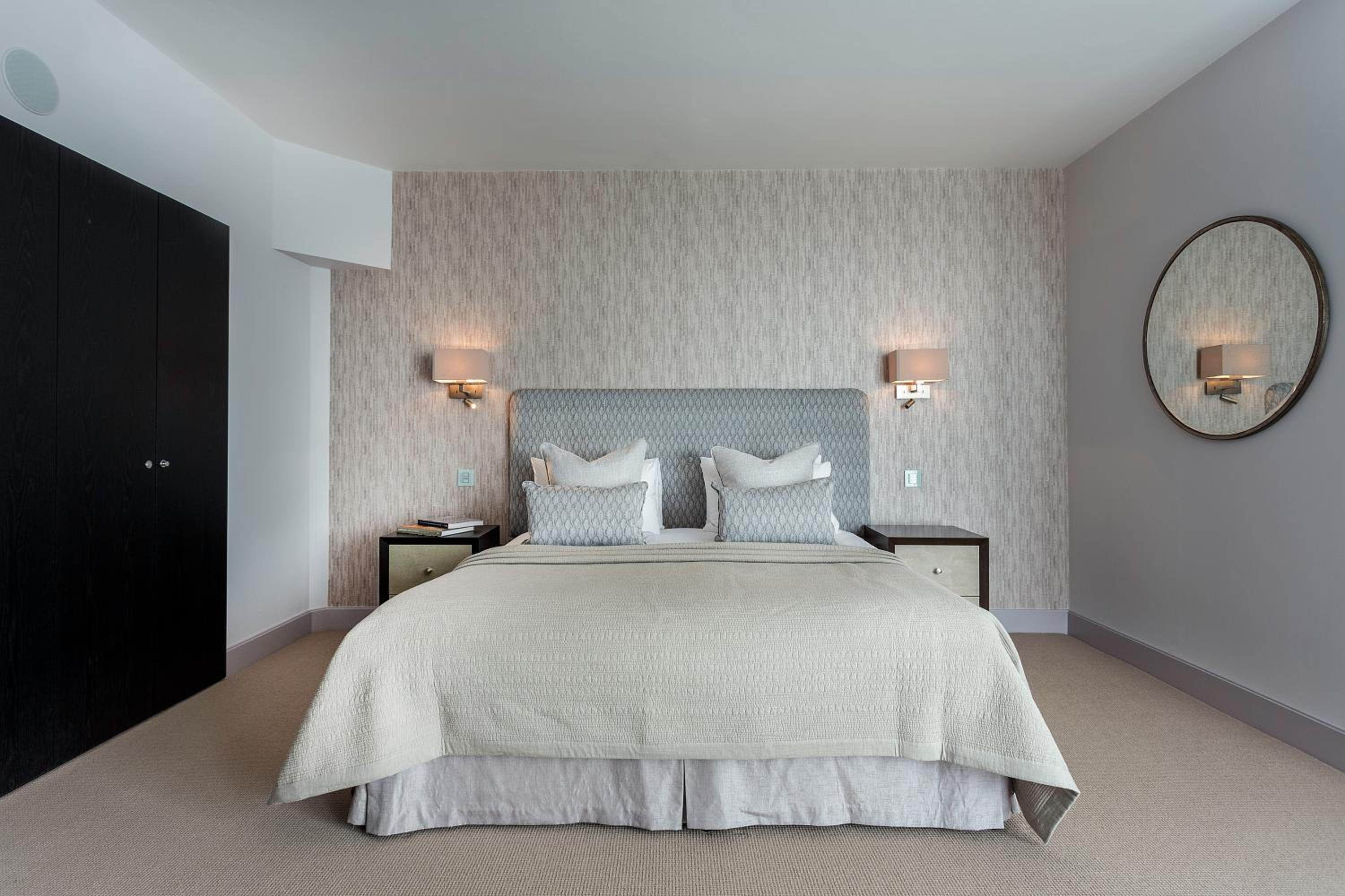 Superior Three-Bedroom Apartment with Garden View thumbnail 6