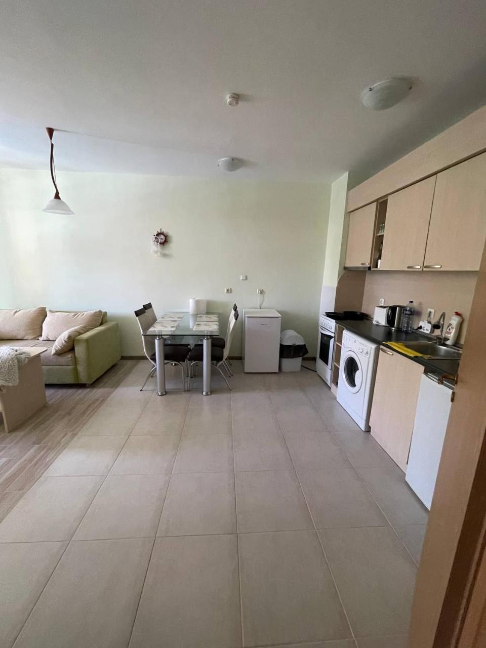 One-Bedroom Apartment with Sea View and Balcony photo 3