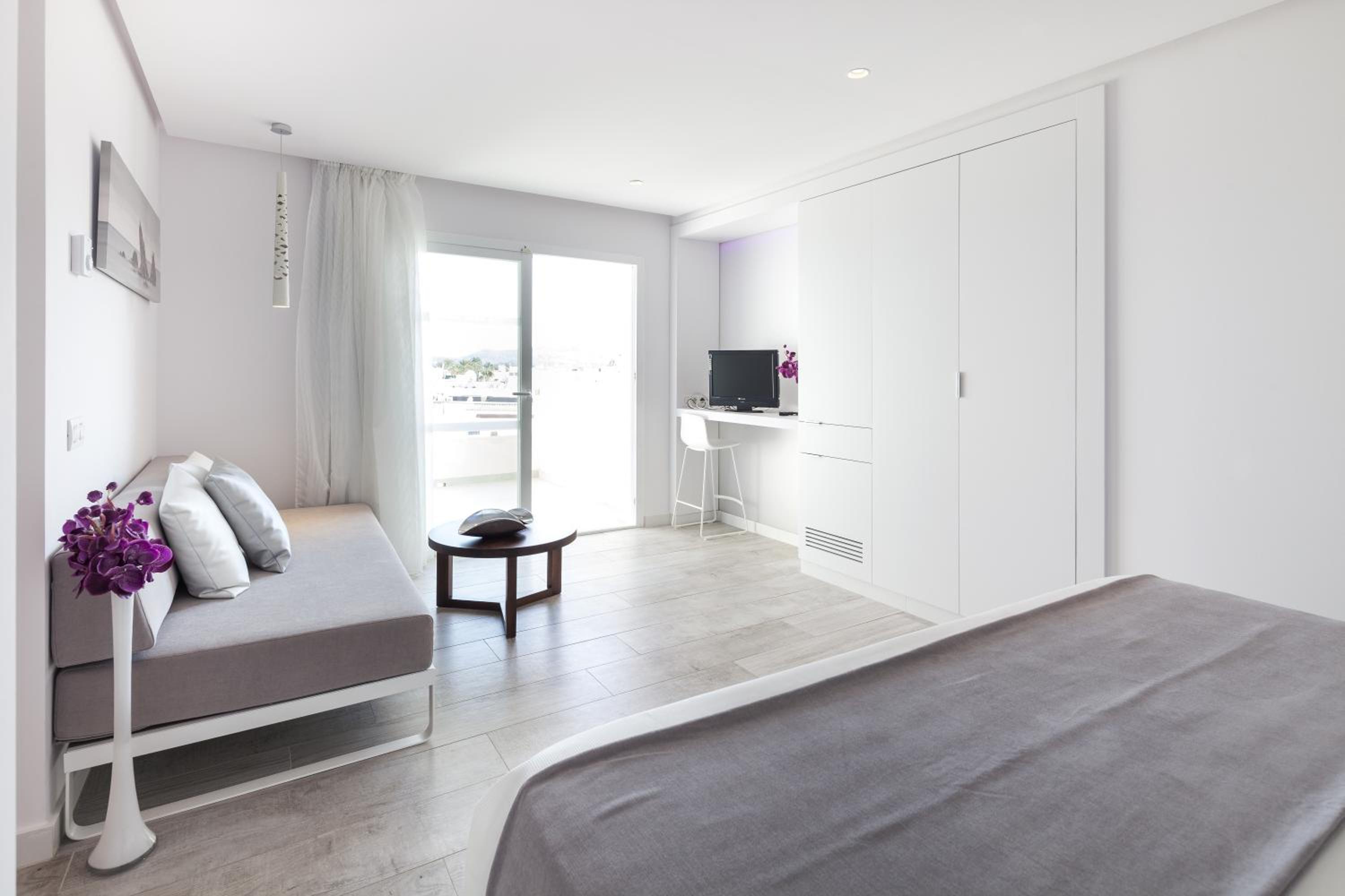 Habitación Doble Familiar (2 adultos + 1 niño)