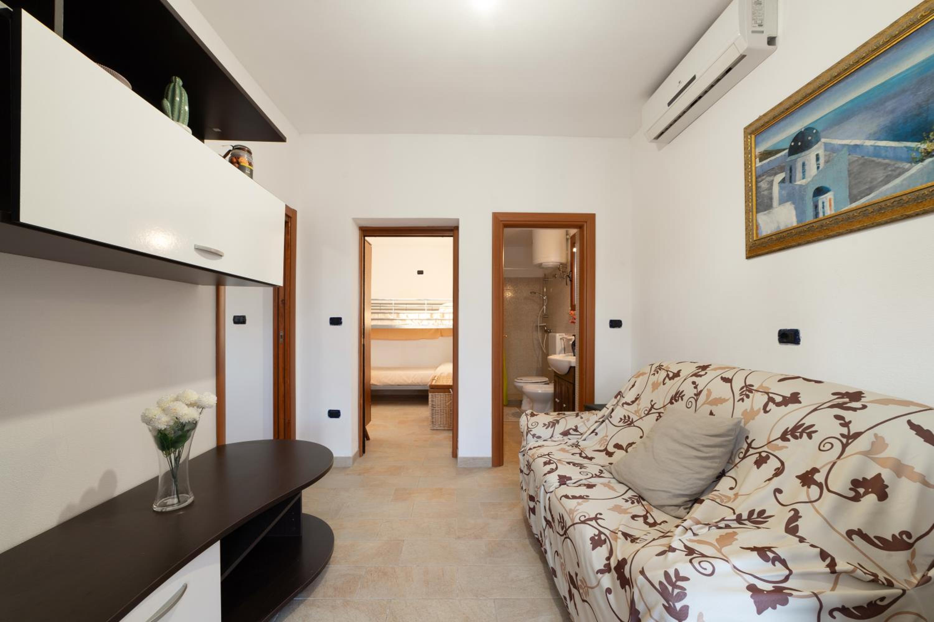 One-Bedroom House photo 1