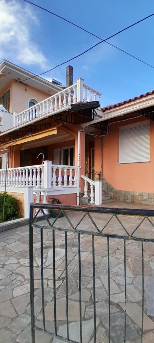 Three-Bedroom House photo 2