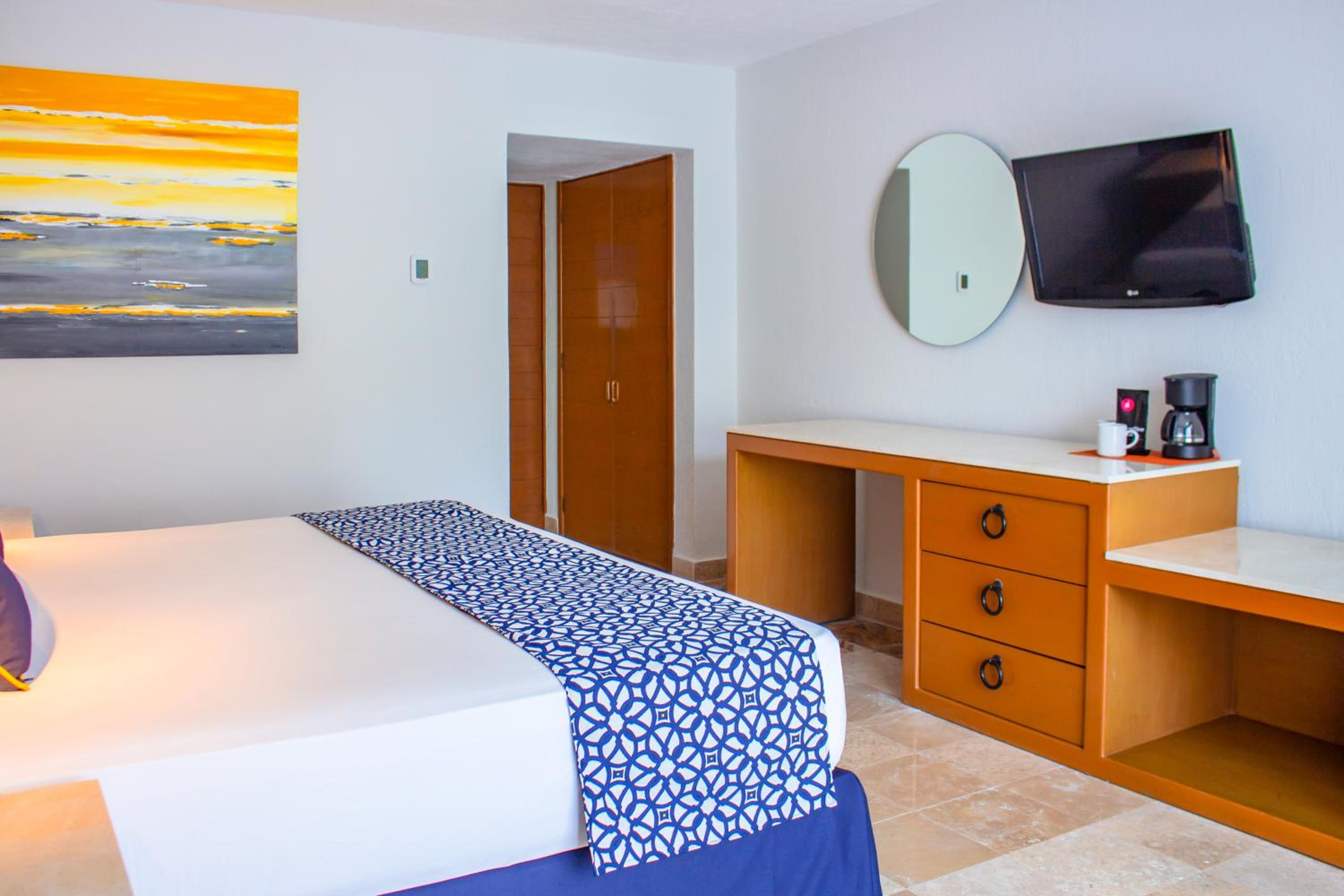 Superior King Room - Photo 13