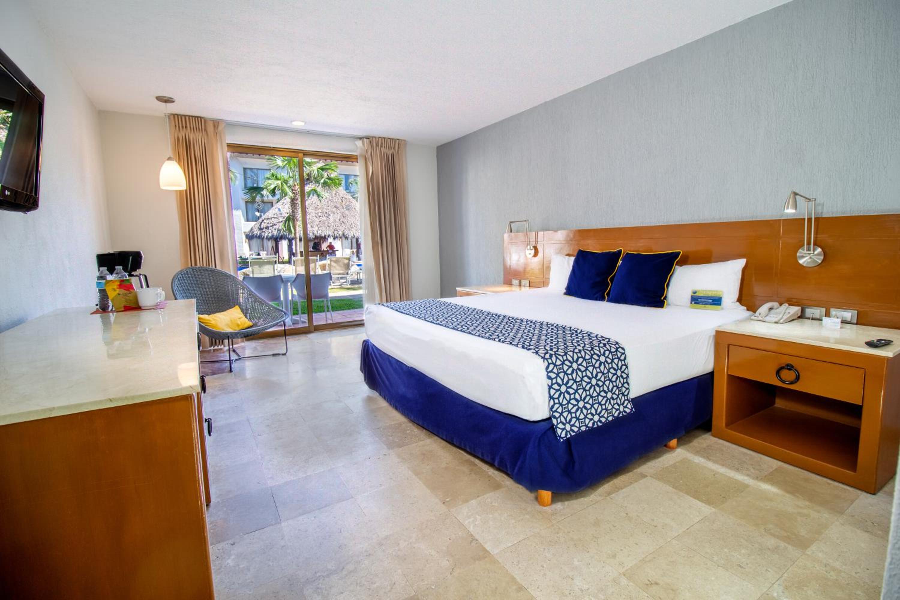 Superior King Room - Photo 9