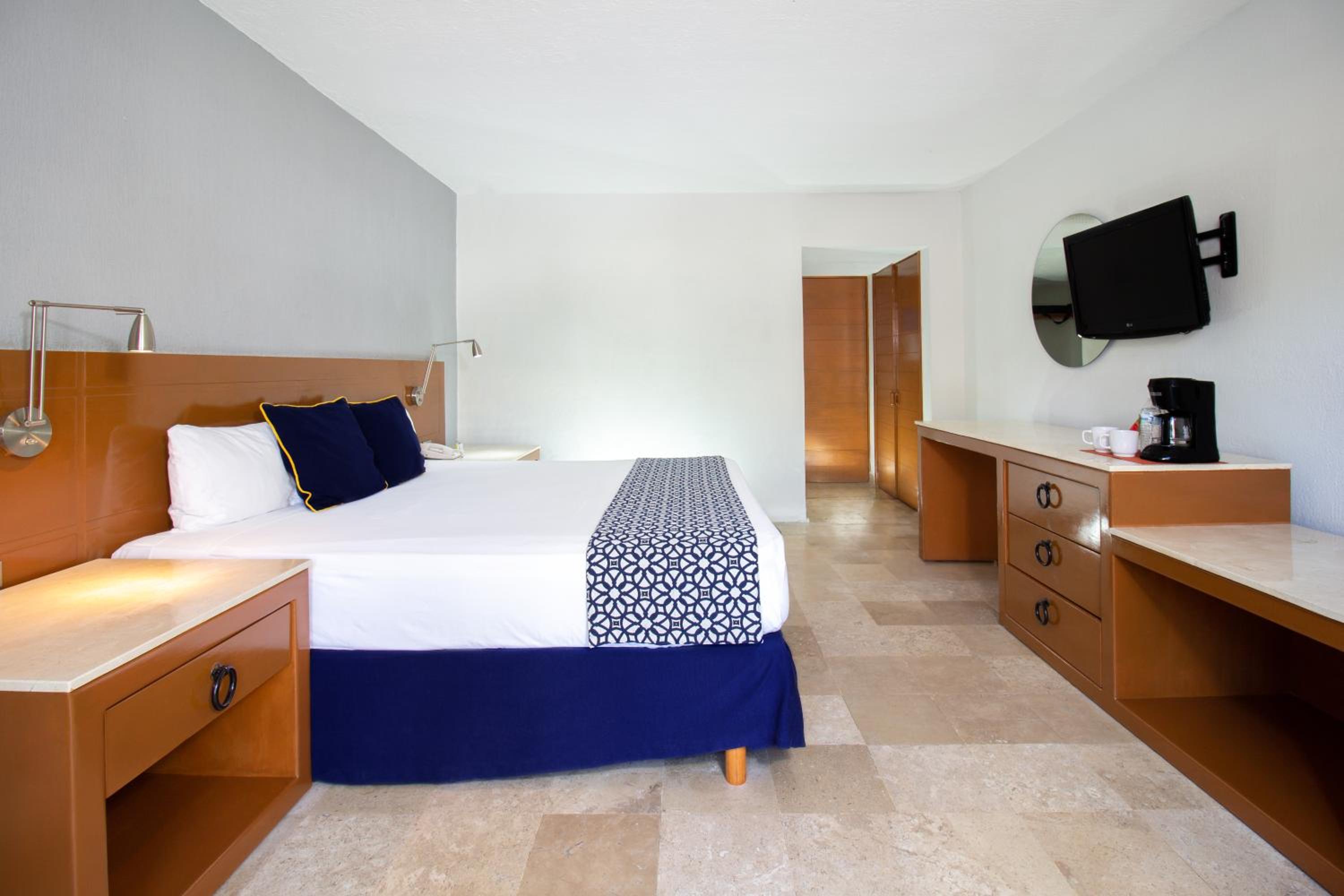 Superior King Room - Photo 7