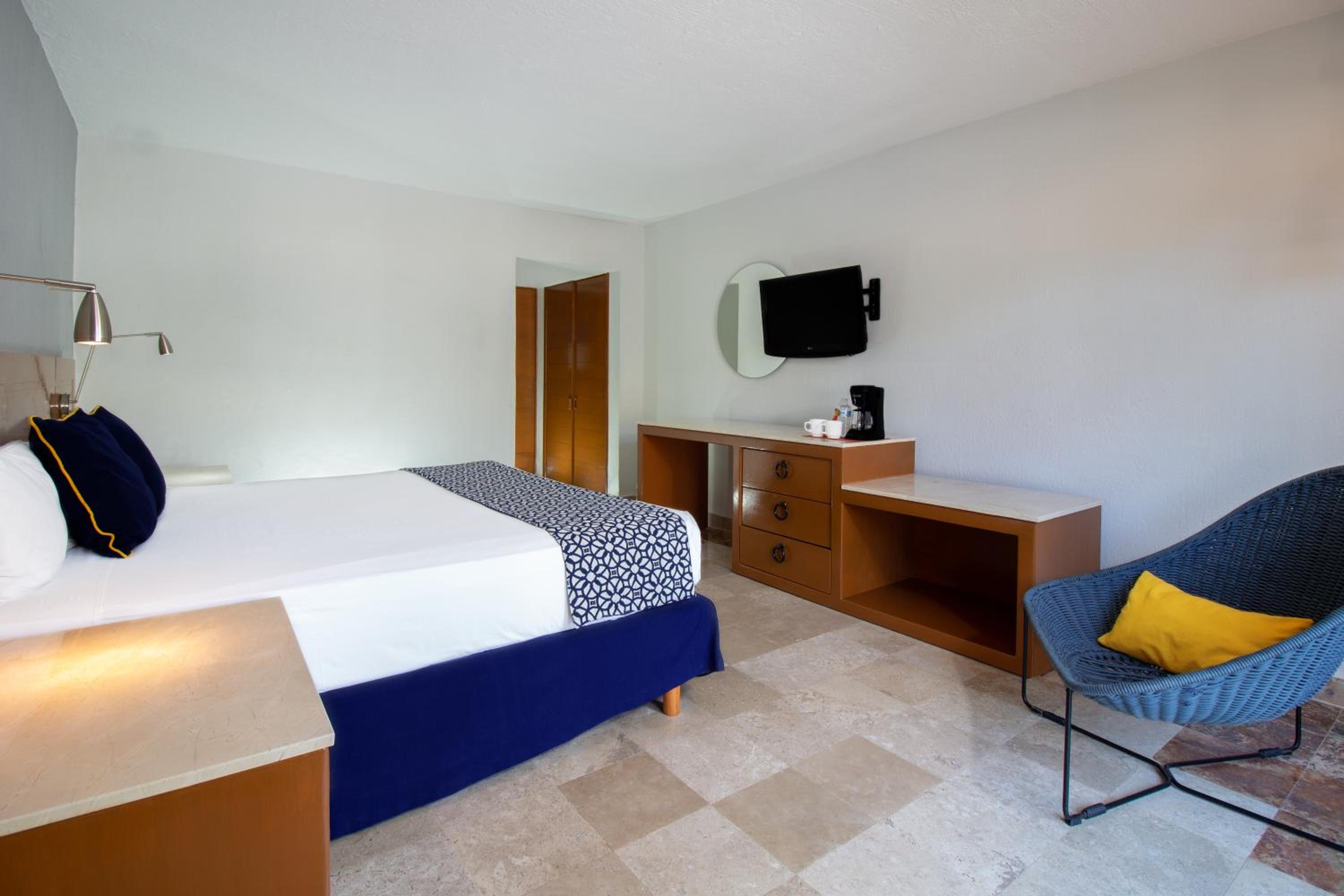 Superior King Room - Photo 5