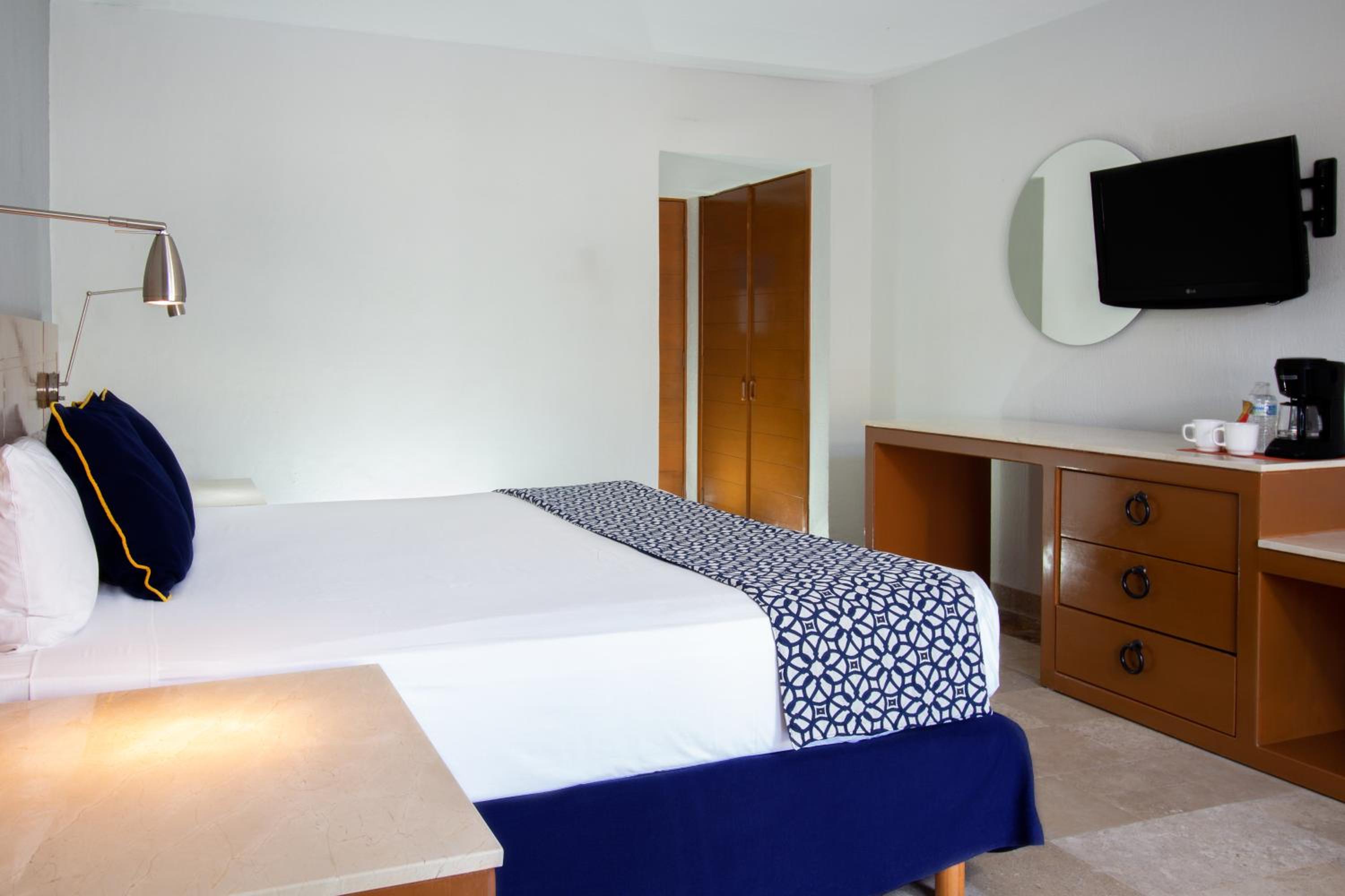 Superior King Room - Photo 6