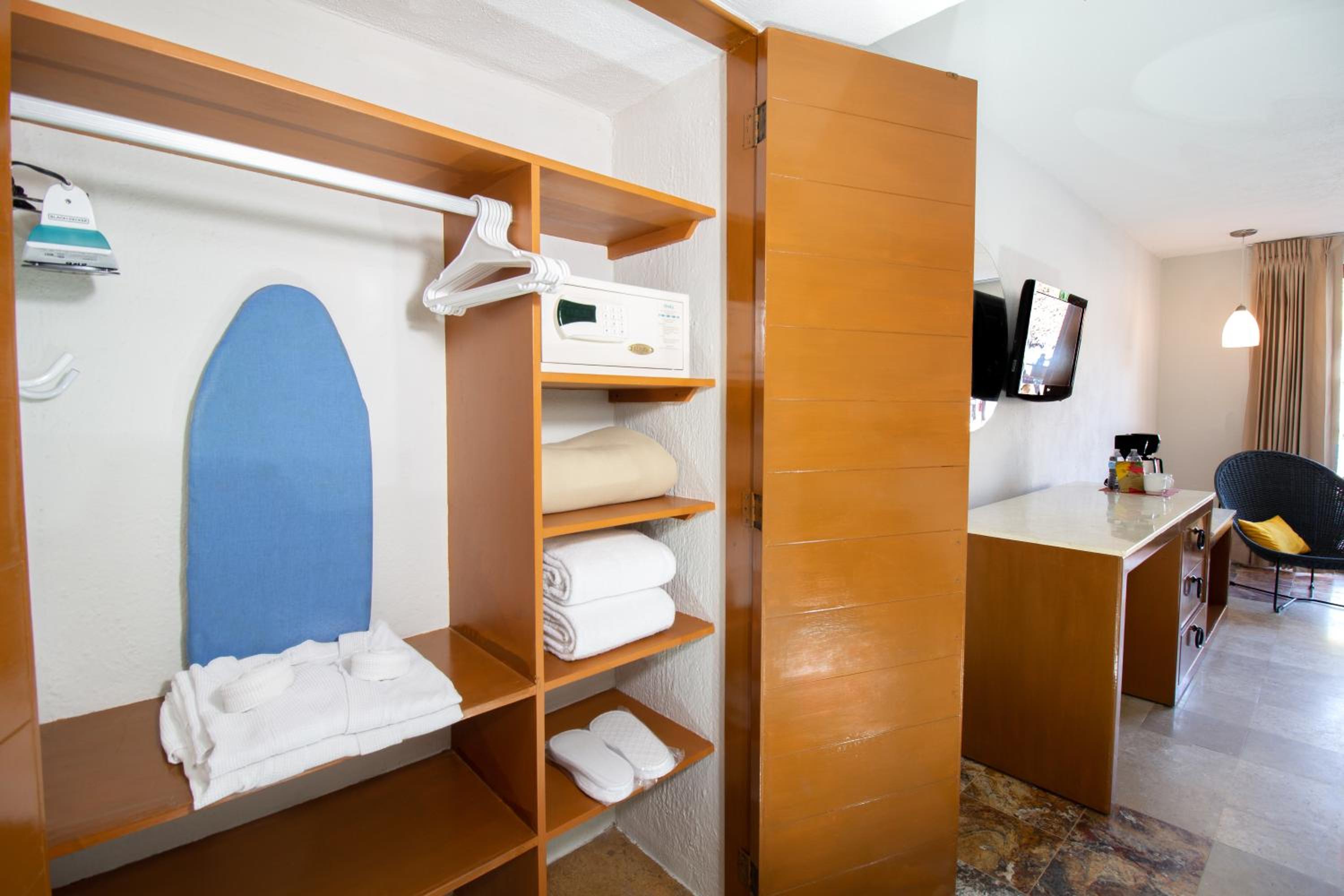 Superior King Room - Photo 15