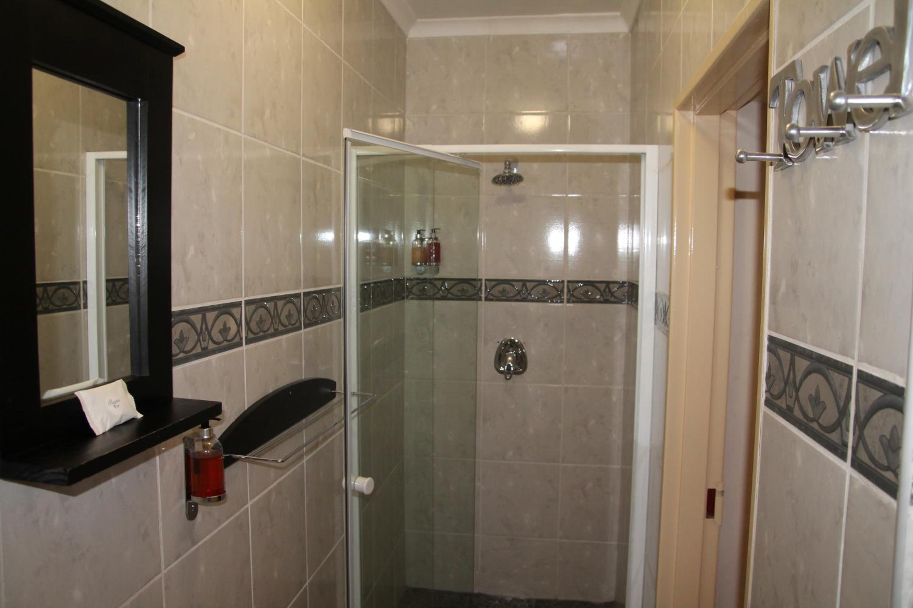 Classic Double Room - Photo 13