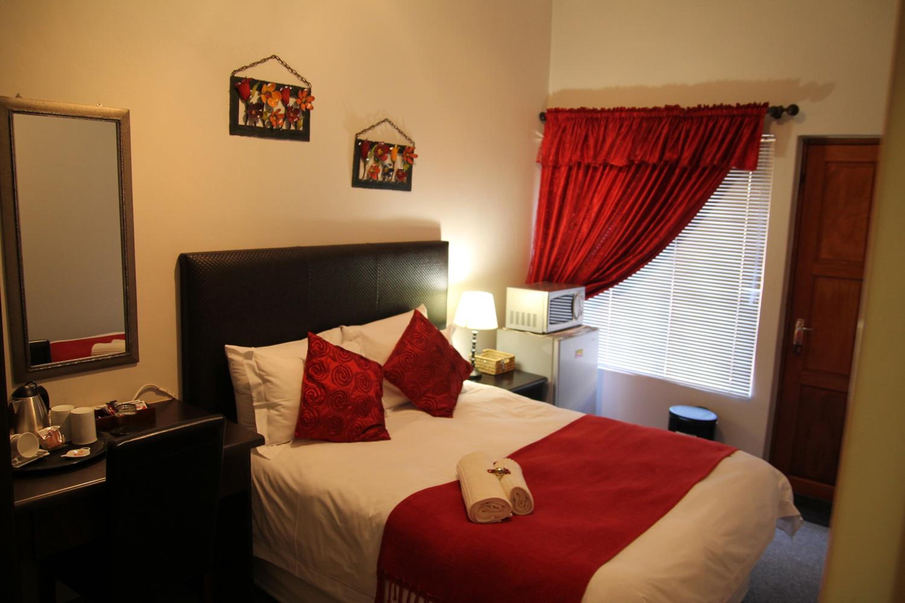 Double Room - Photo 6