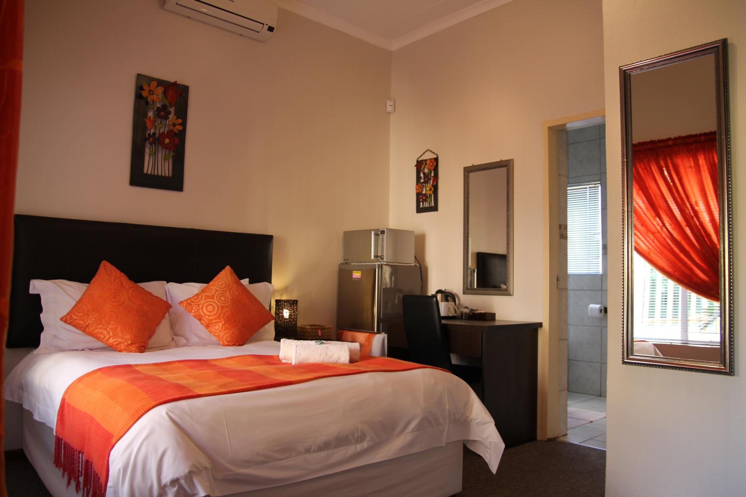 Standard Double Room - Photo 3
