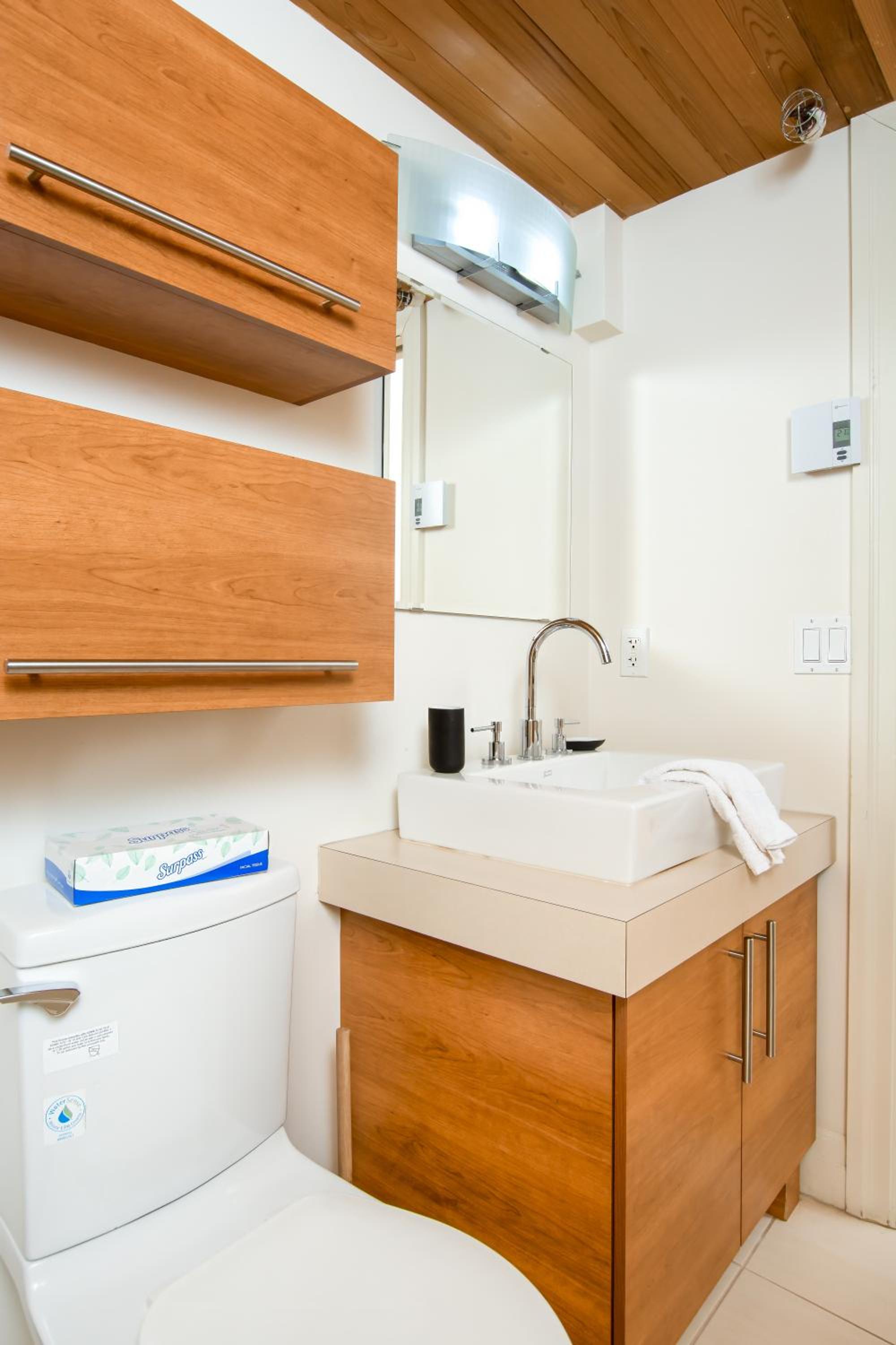 One-Bedroom Apartment 305 thumbnail 6