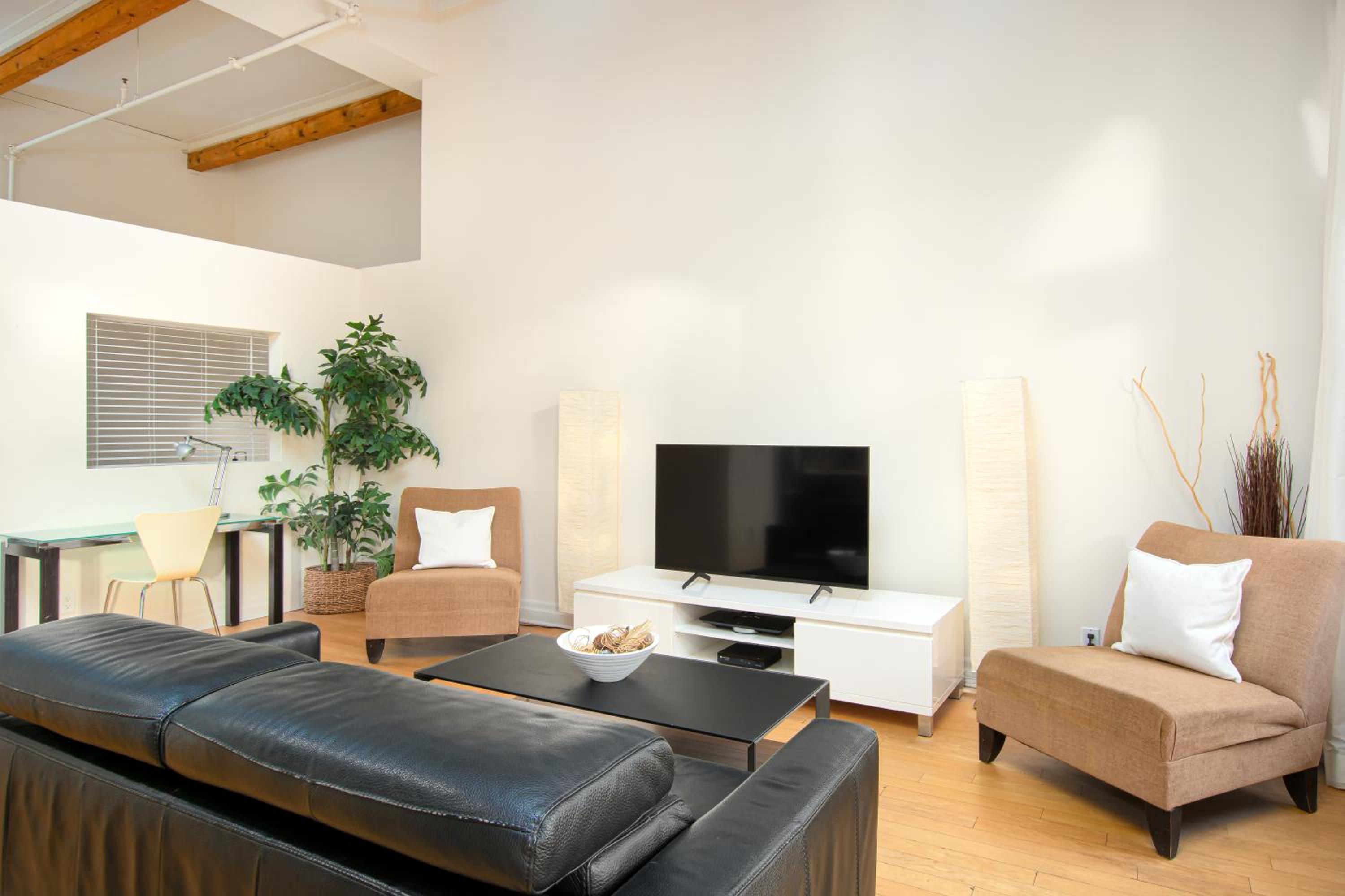 One-Bedroom Apartment 305
