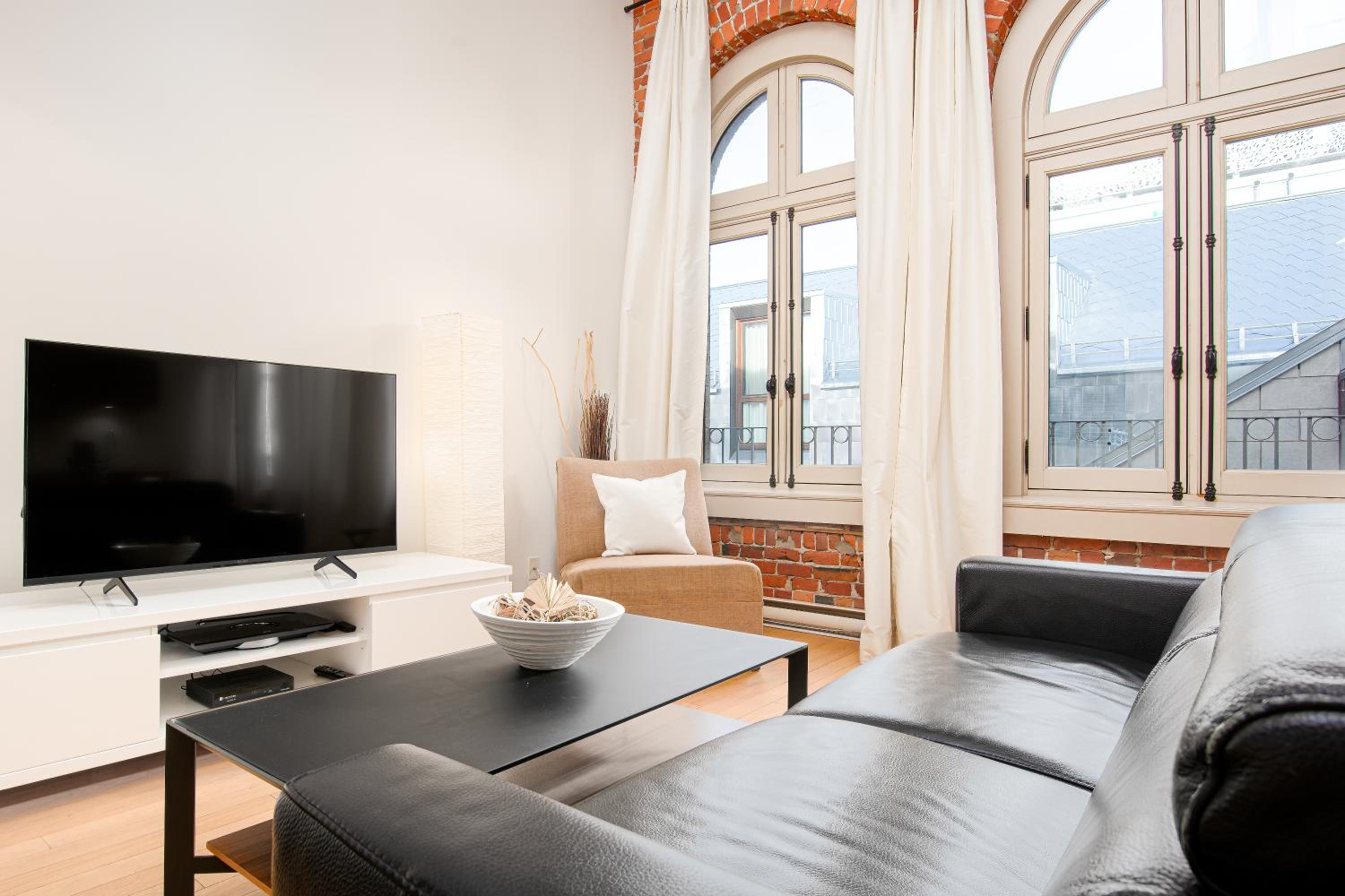 One-Bedroom Apartment 305 thumbnail 5