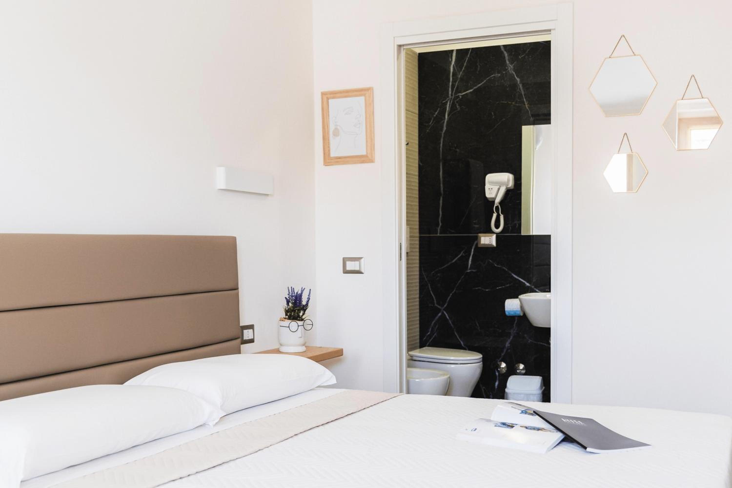 Deluxe Double Room - Photo 1