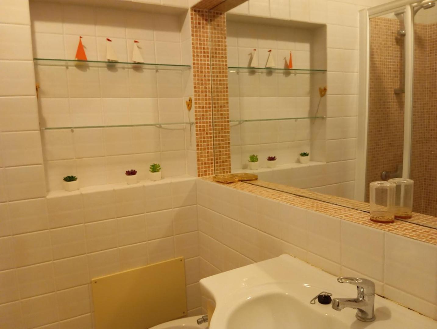 Five-Bedroom House photo 2
