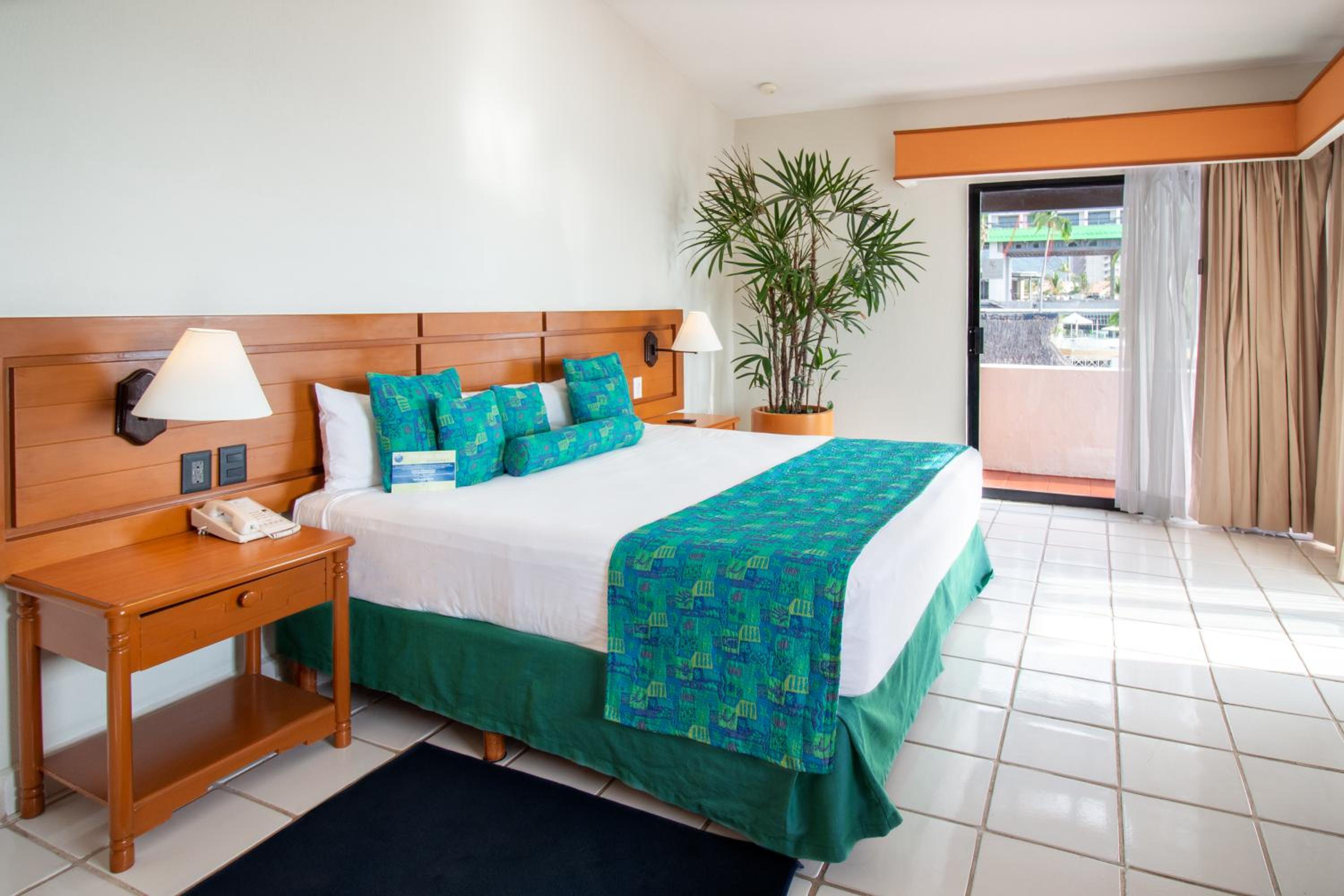 Suite - Photo 15