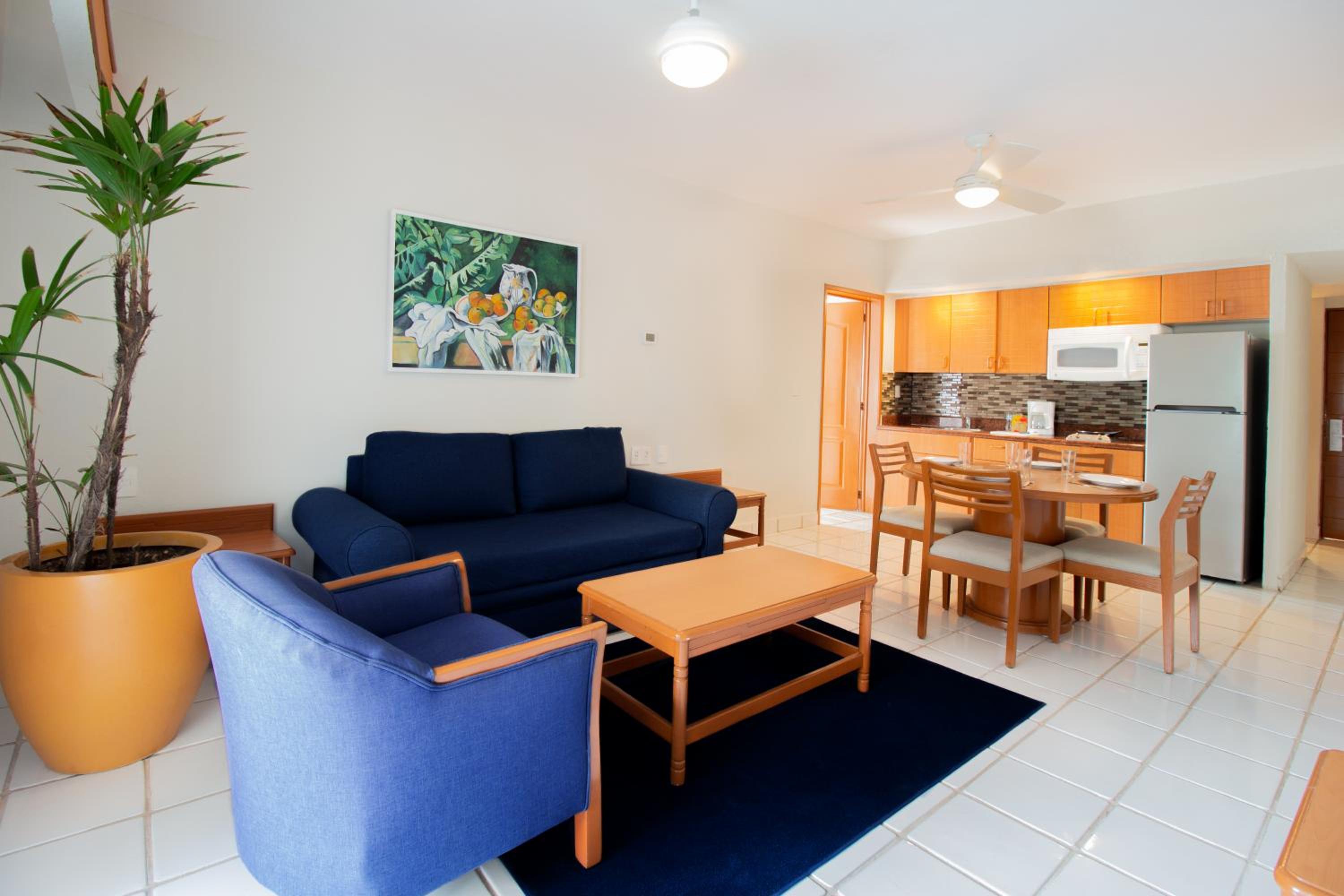 Suite - Photo 5