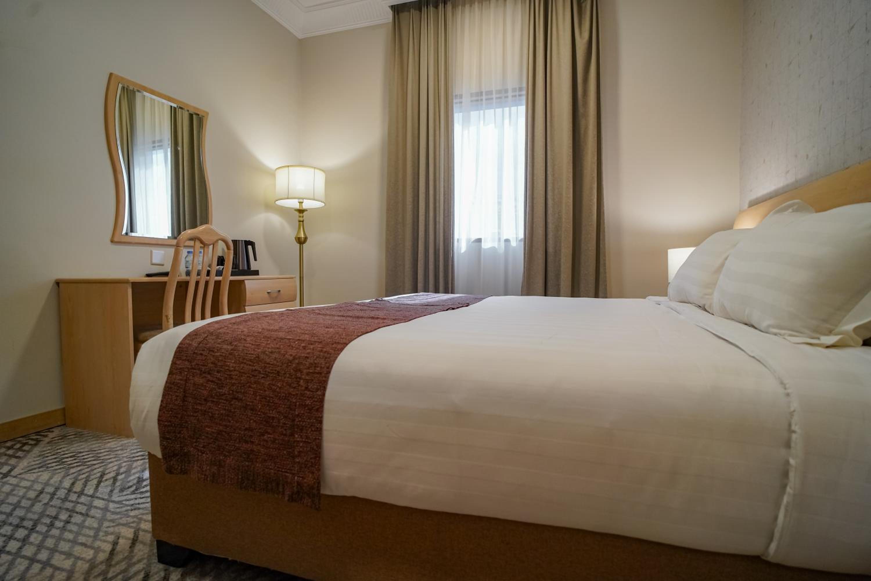 Standard Double or Twin Room - Photo 12