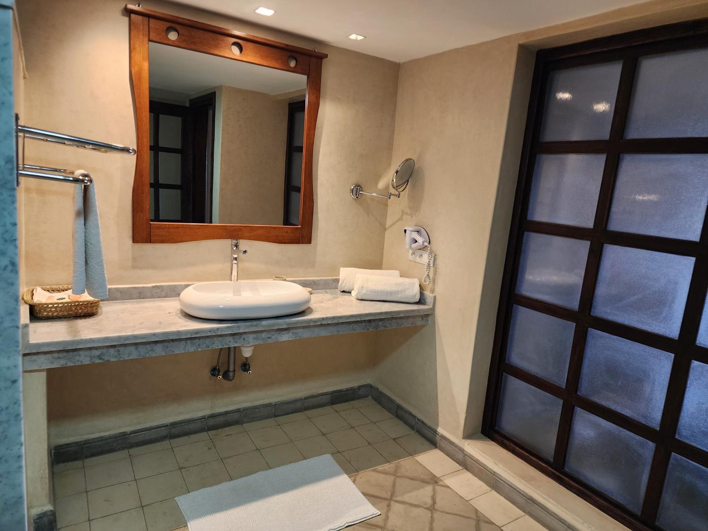 Junior Suite with Terrace - Photo 6