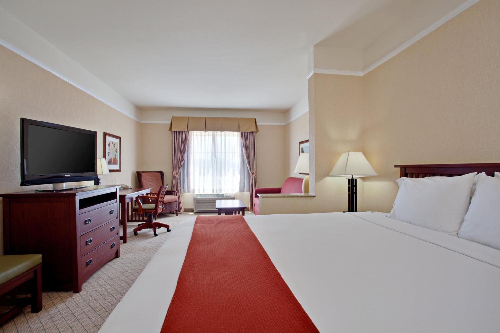 King Suite with Sofa Bed - Photo 7