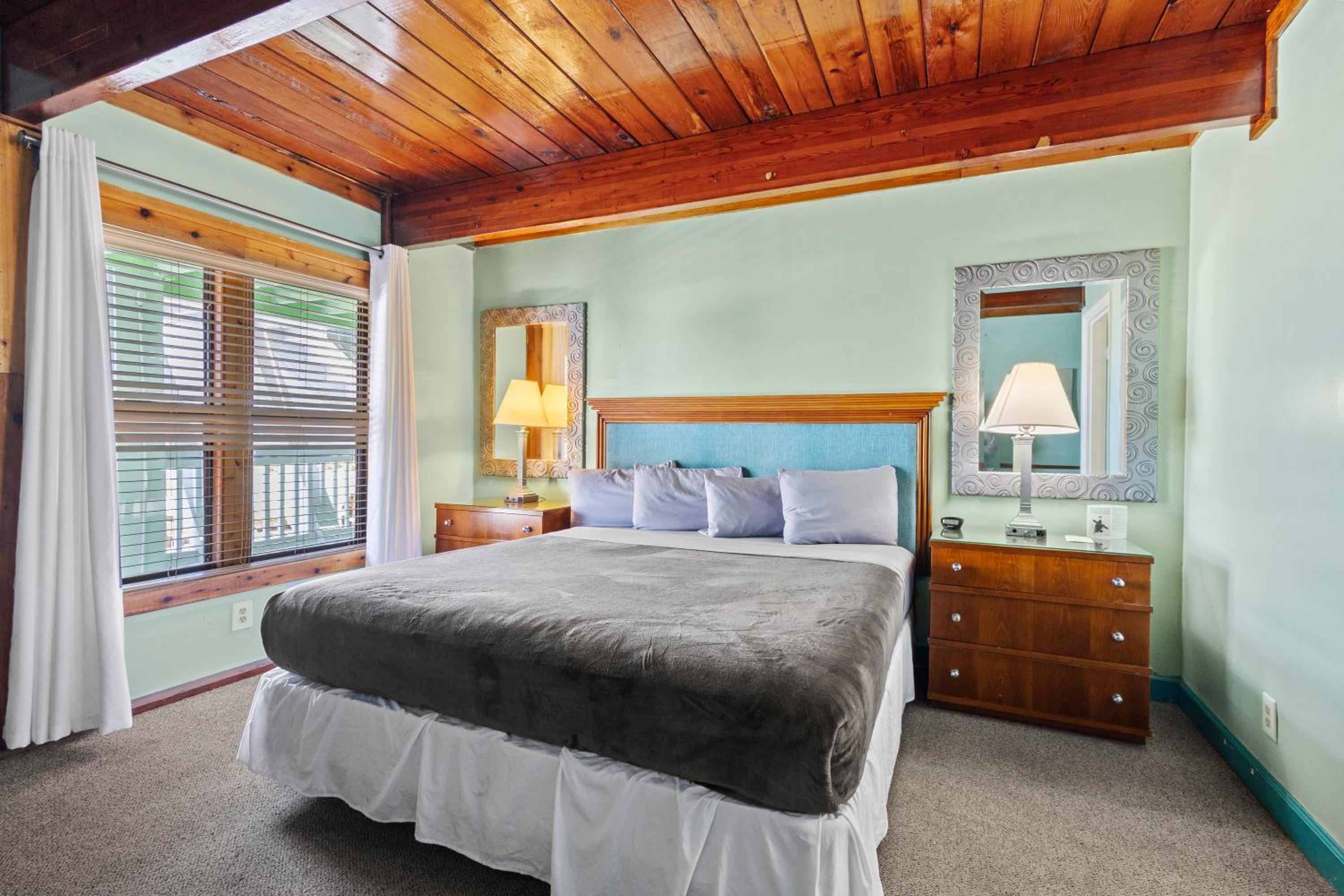 King Suite with Ocean View photo 1