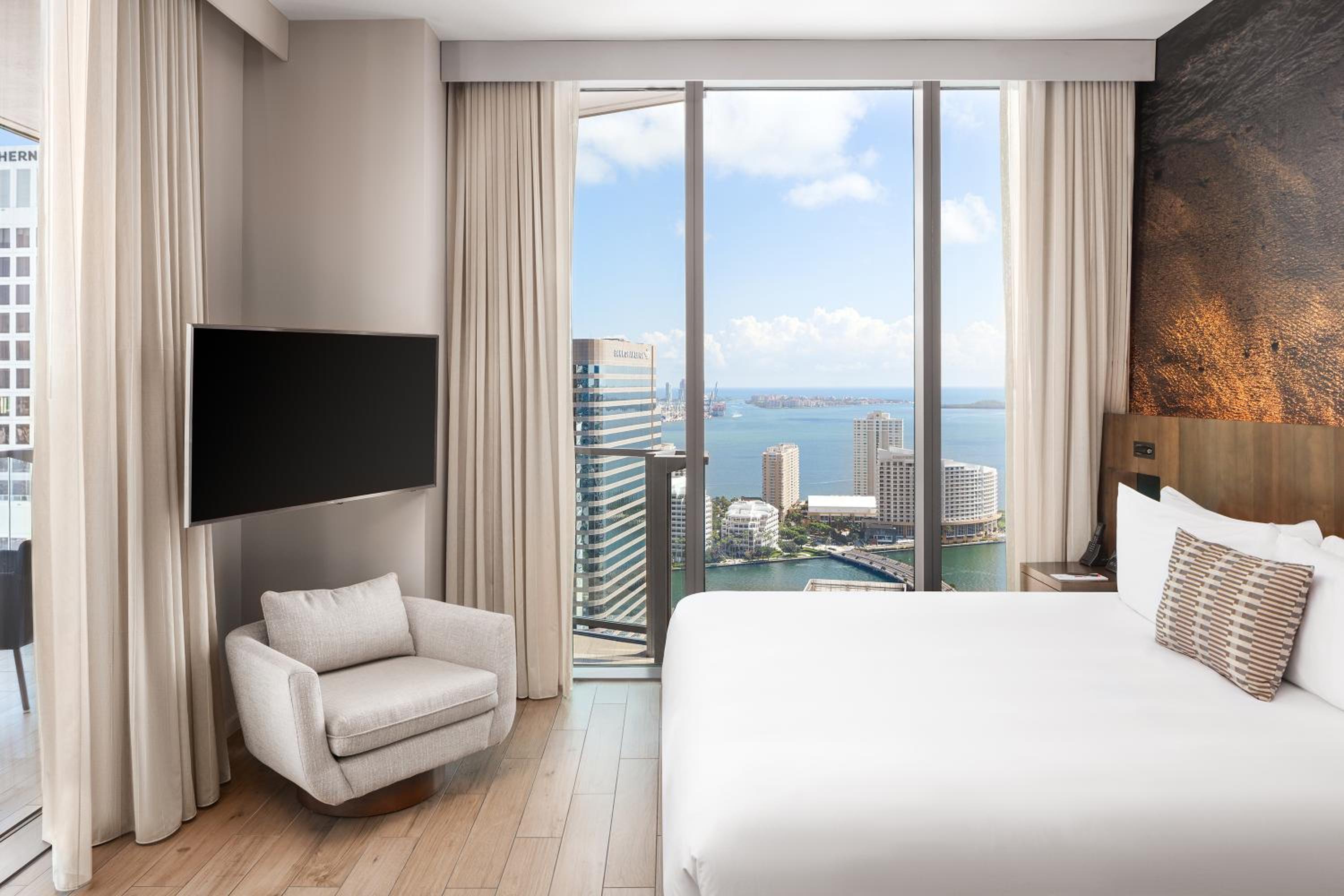 Corner King Room