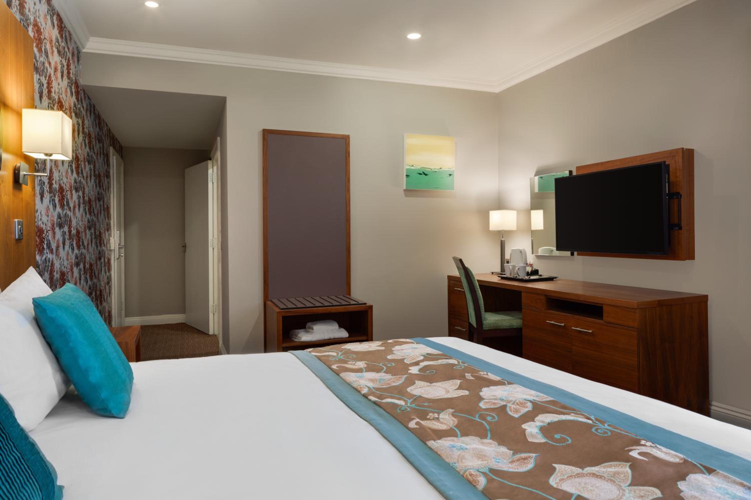 King Room with One King Bed and Bath Tub (Accessible) photo 1