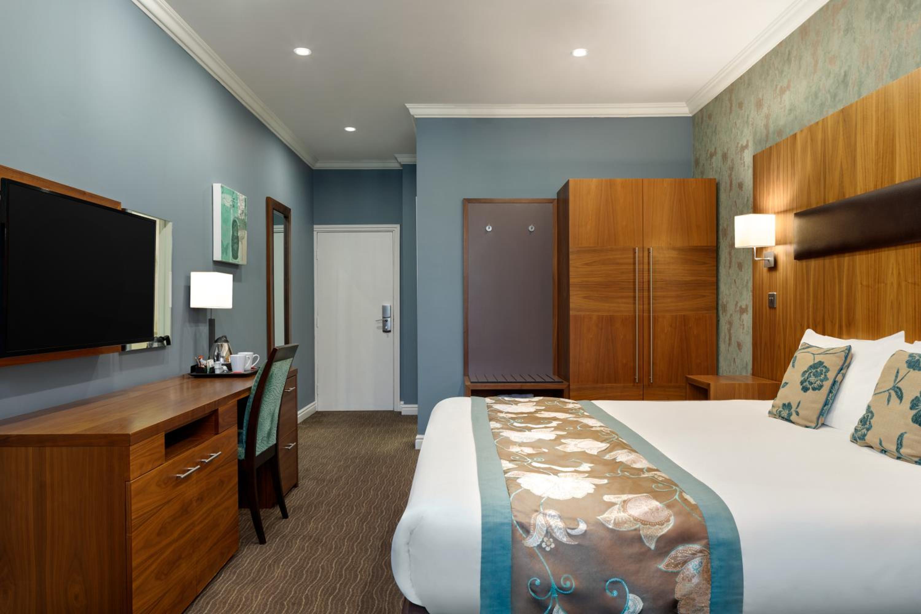 King Room with One King Bed photo 3
