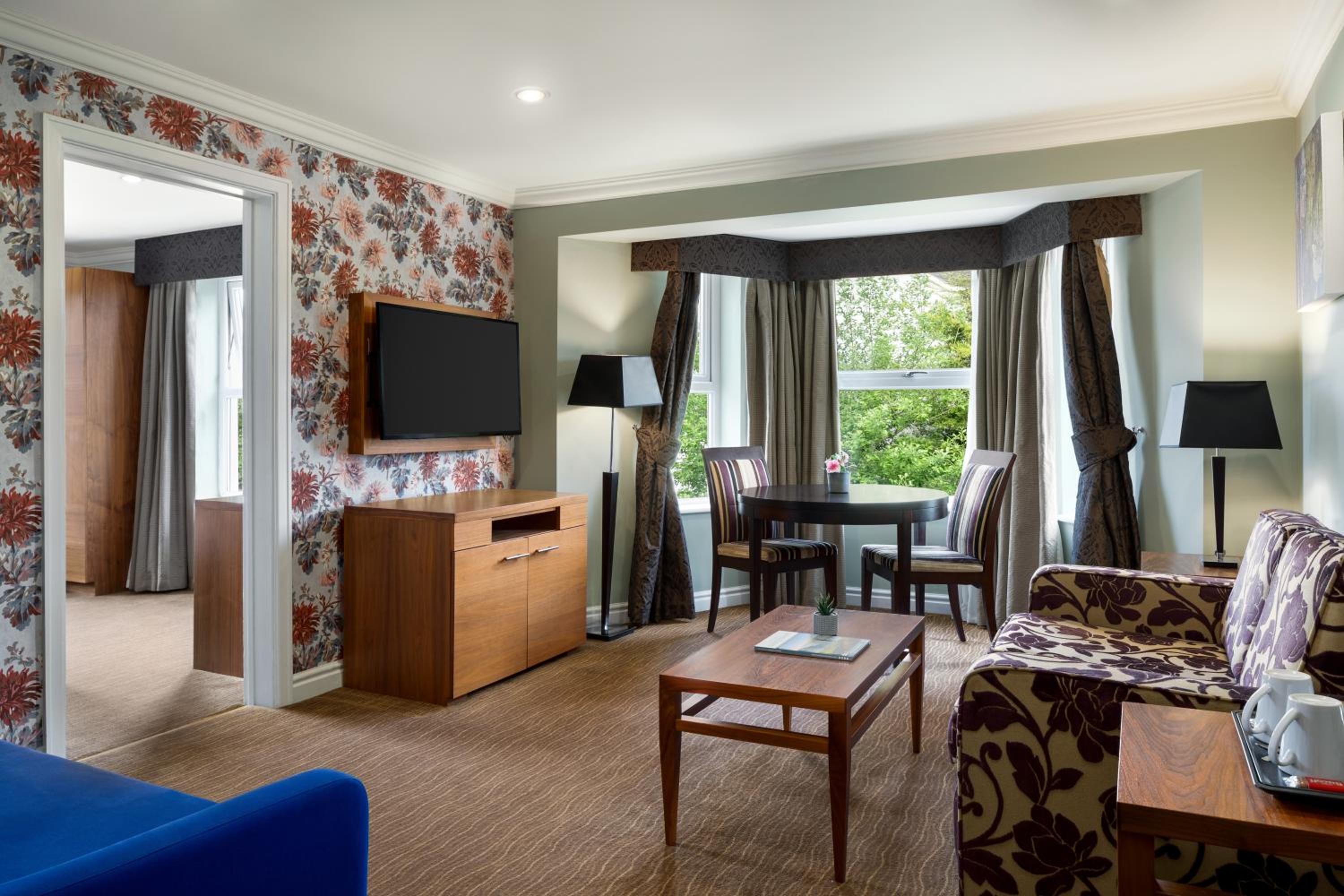 Suite with One King Bed and Sofa Bed photo 2