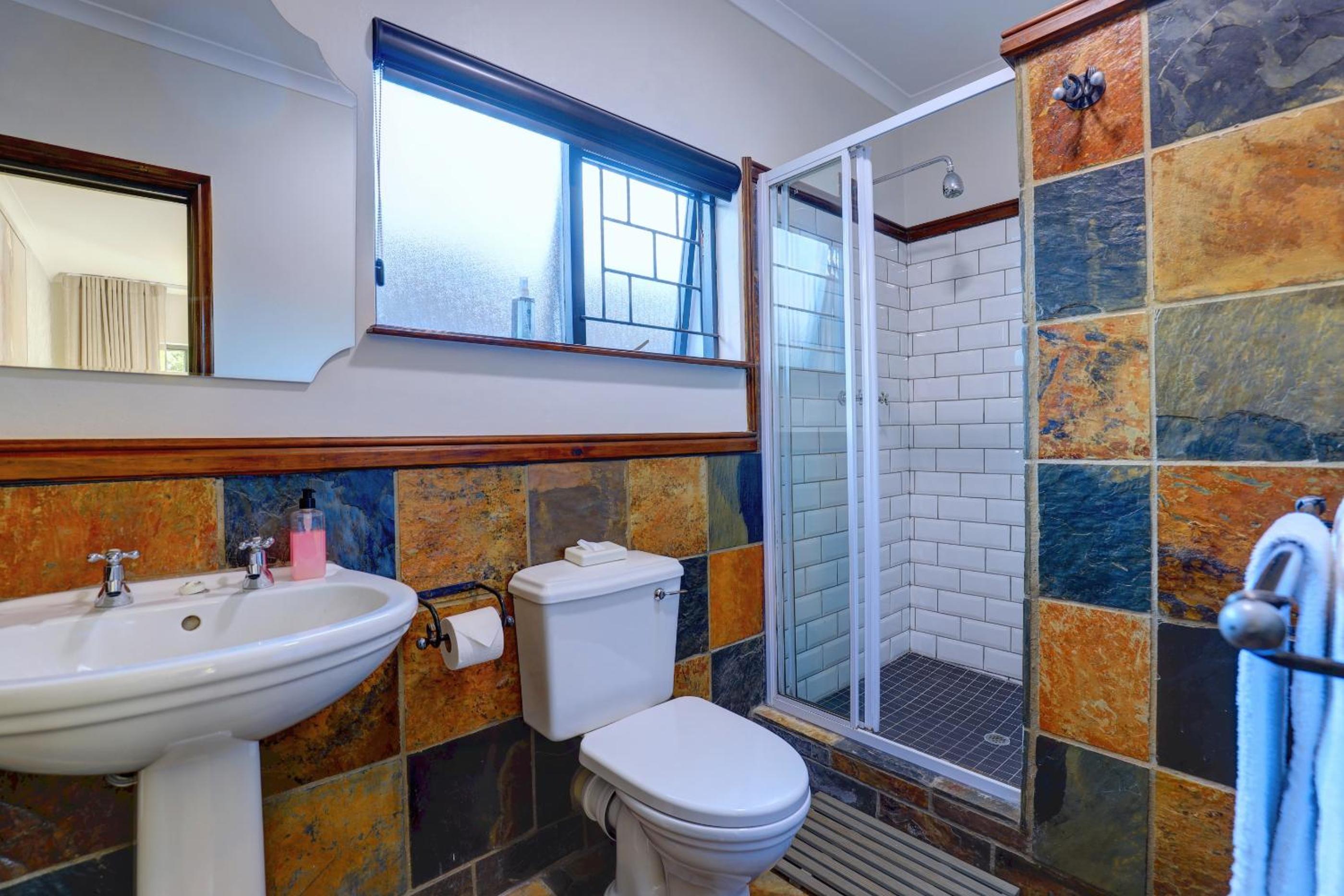 Queen Room - Photo 5