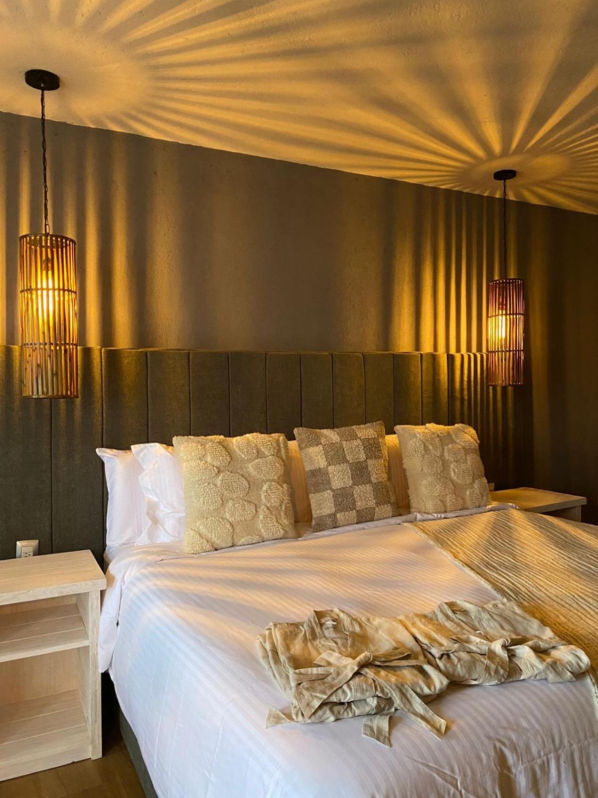 Deluxe Queen Suite