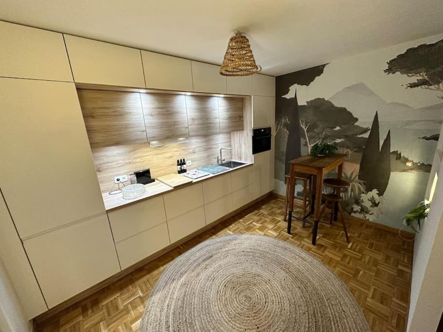 One-Bedroom Apartment photo 3
