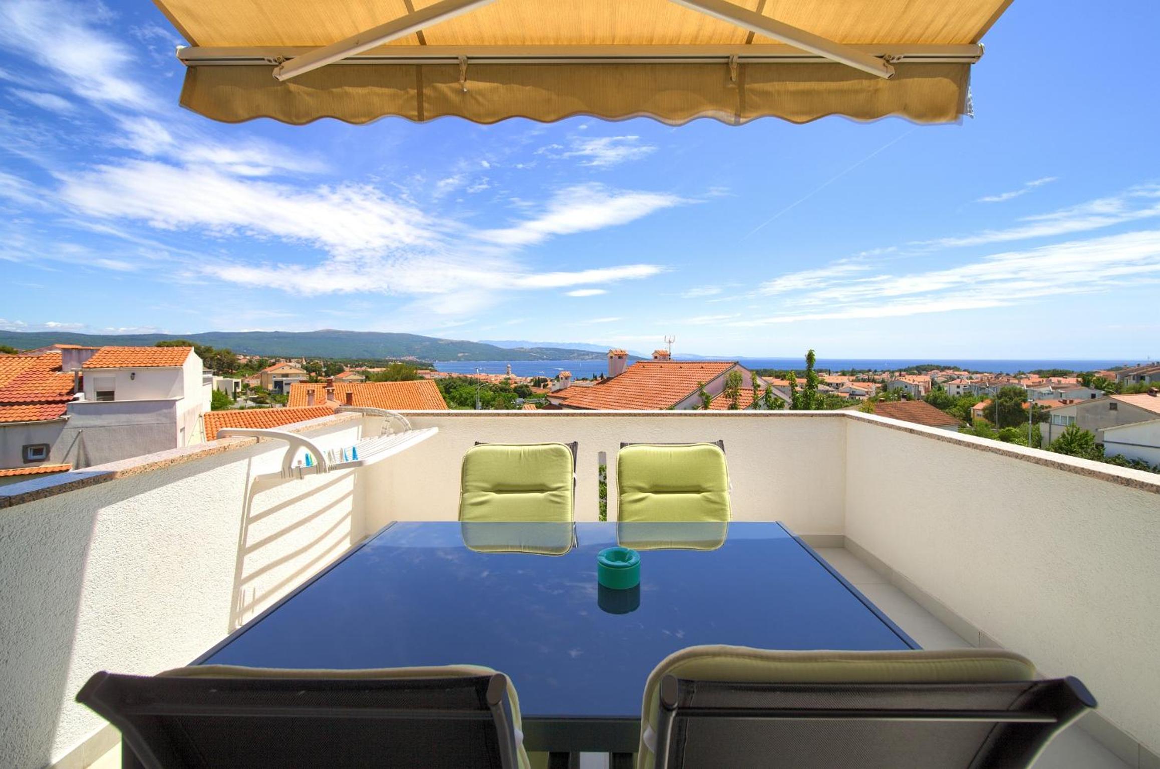 Two-Bedroom Superior Apartment with Balcony and Sea View - Photo 2