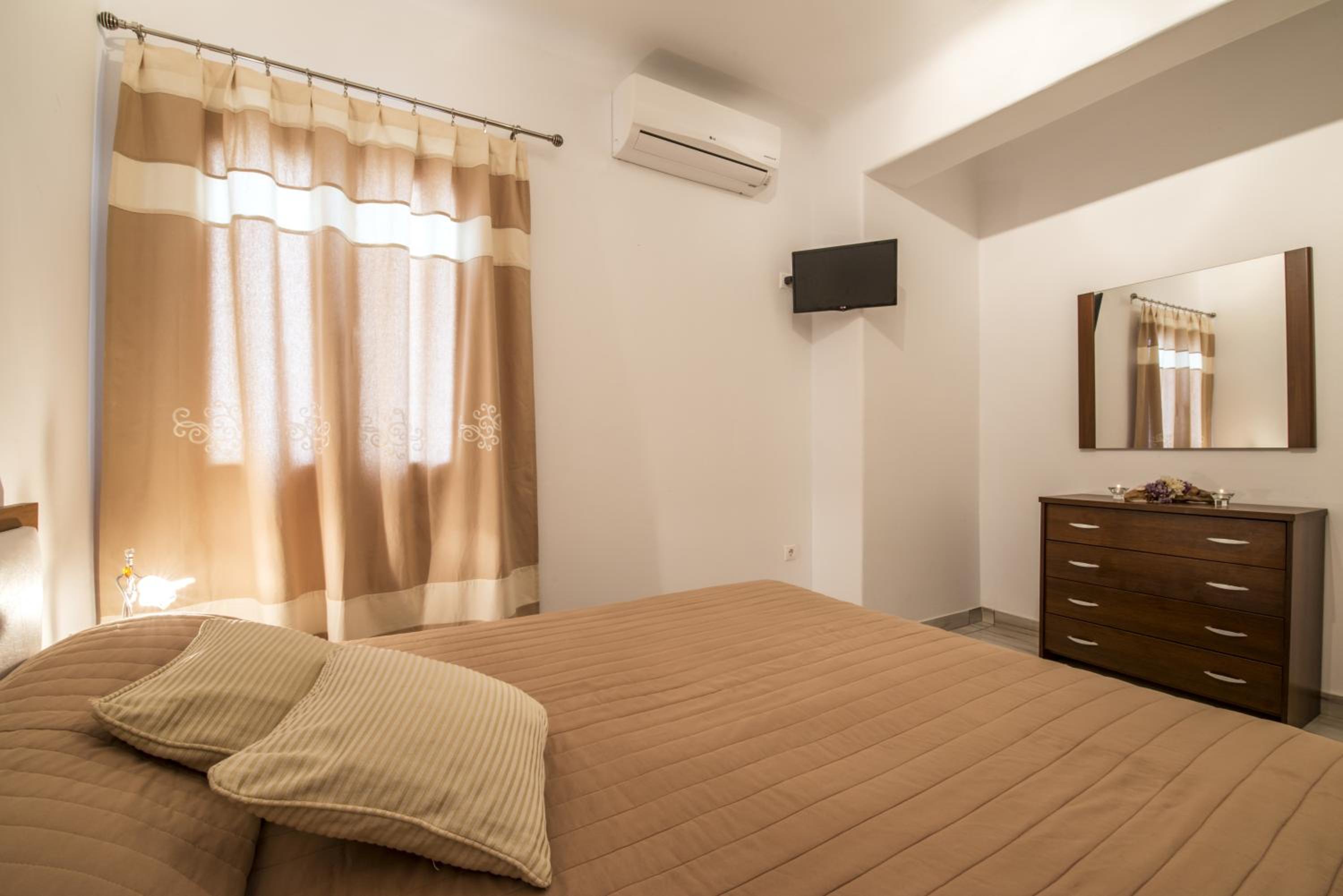 One-Bedroom Apartment with Sea View photo 2