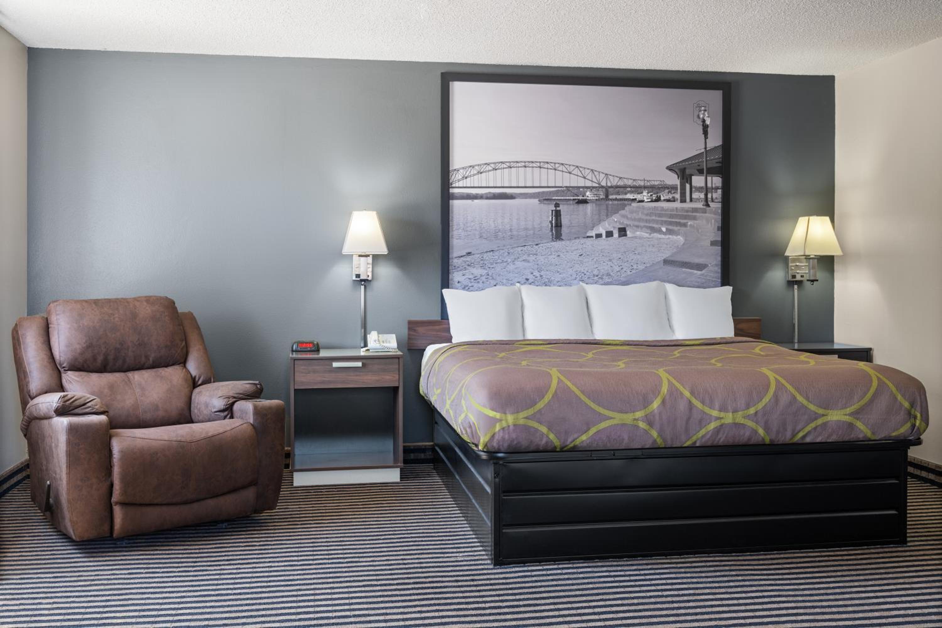 King Room - Non-Smoking - Photo 8