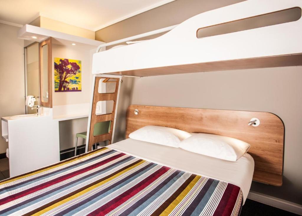 Standard Triple Room (Smoking)