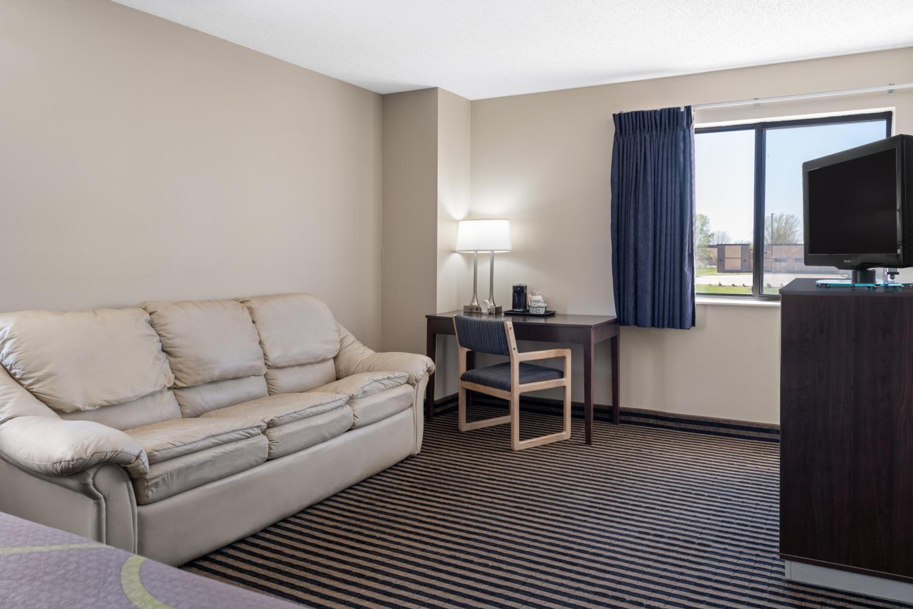 Deluxe King Studio Suite - Non-Smoking - Photo 7