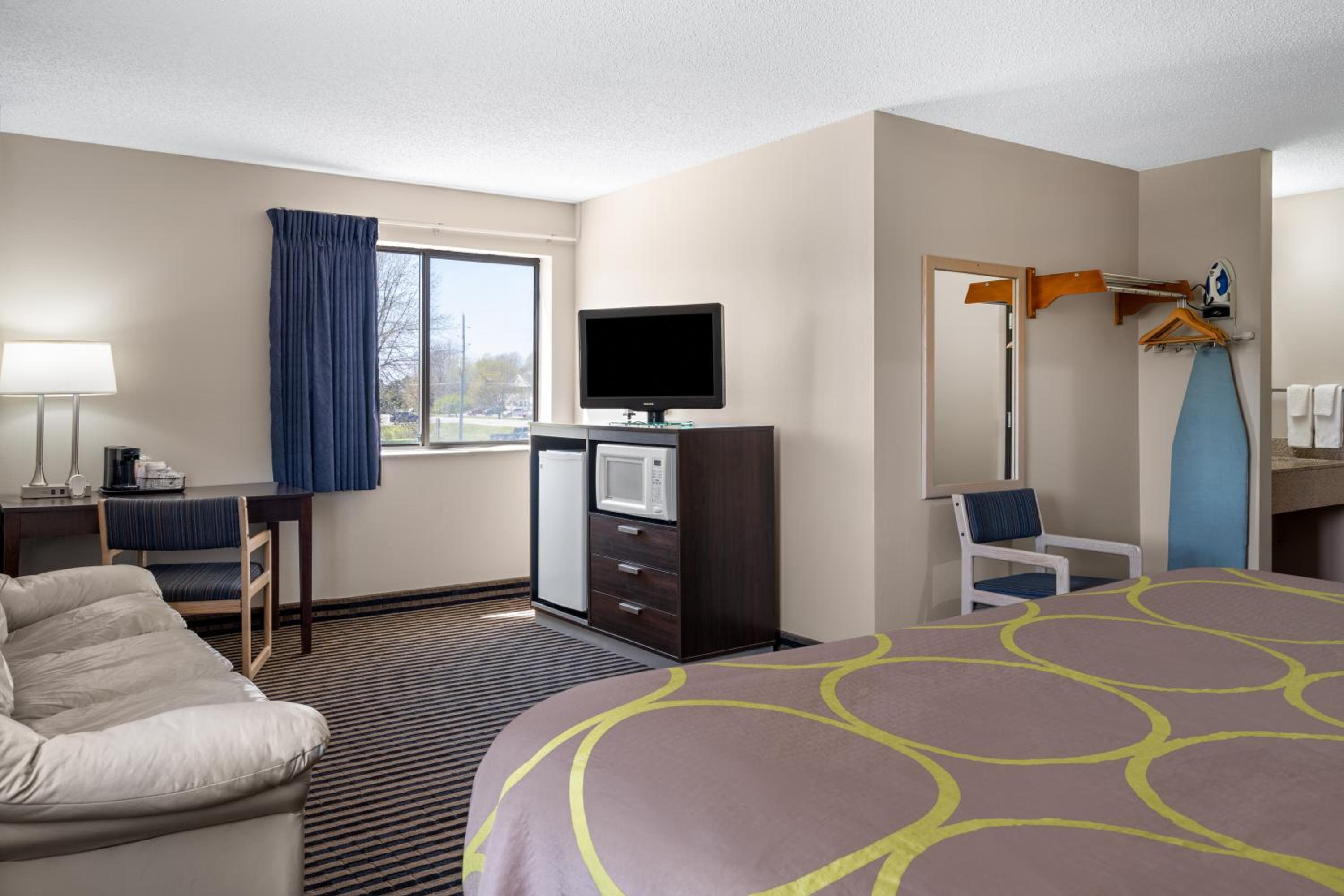 Deluxe King Studio Suite - Non-Smoking - Photo 5