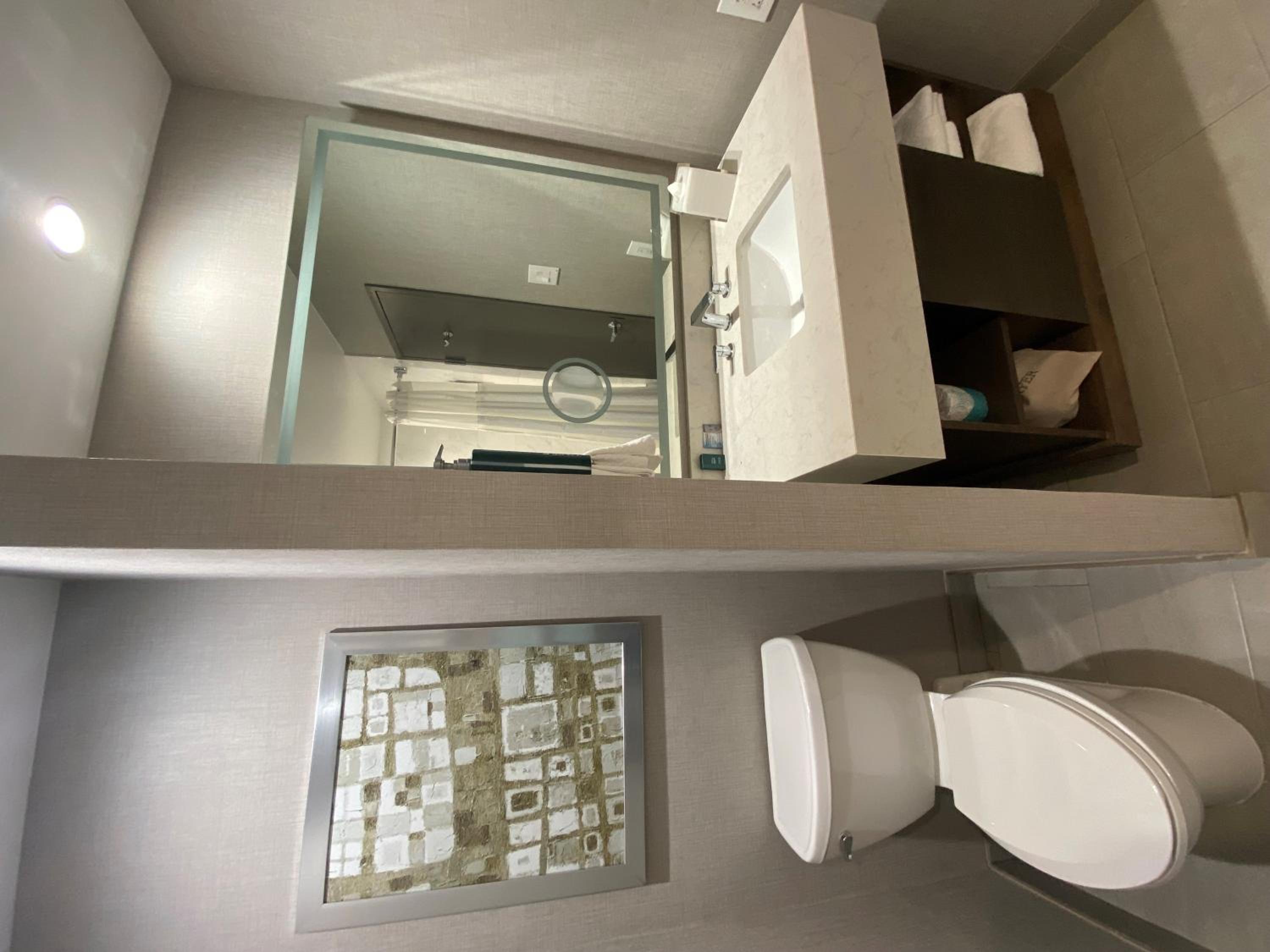 Queen Room with Two Queen Beds and Bath Tub - Mobility Accessible - Photo 4