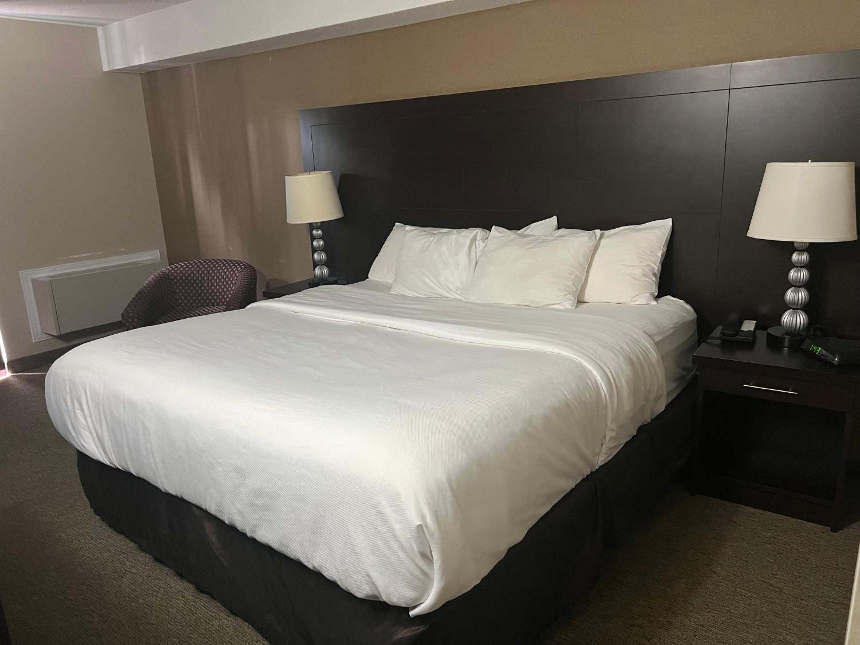 Standard King Room - Non-Smoking  - Photo 1
