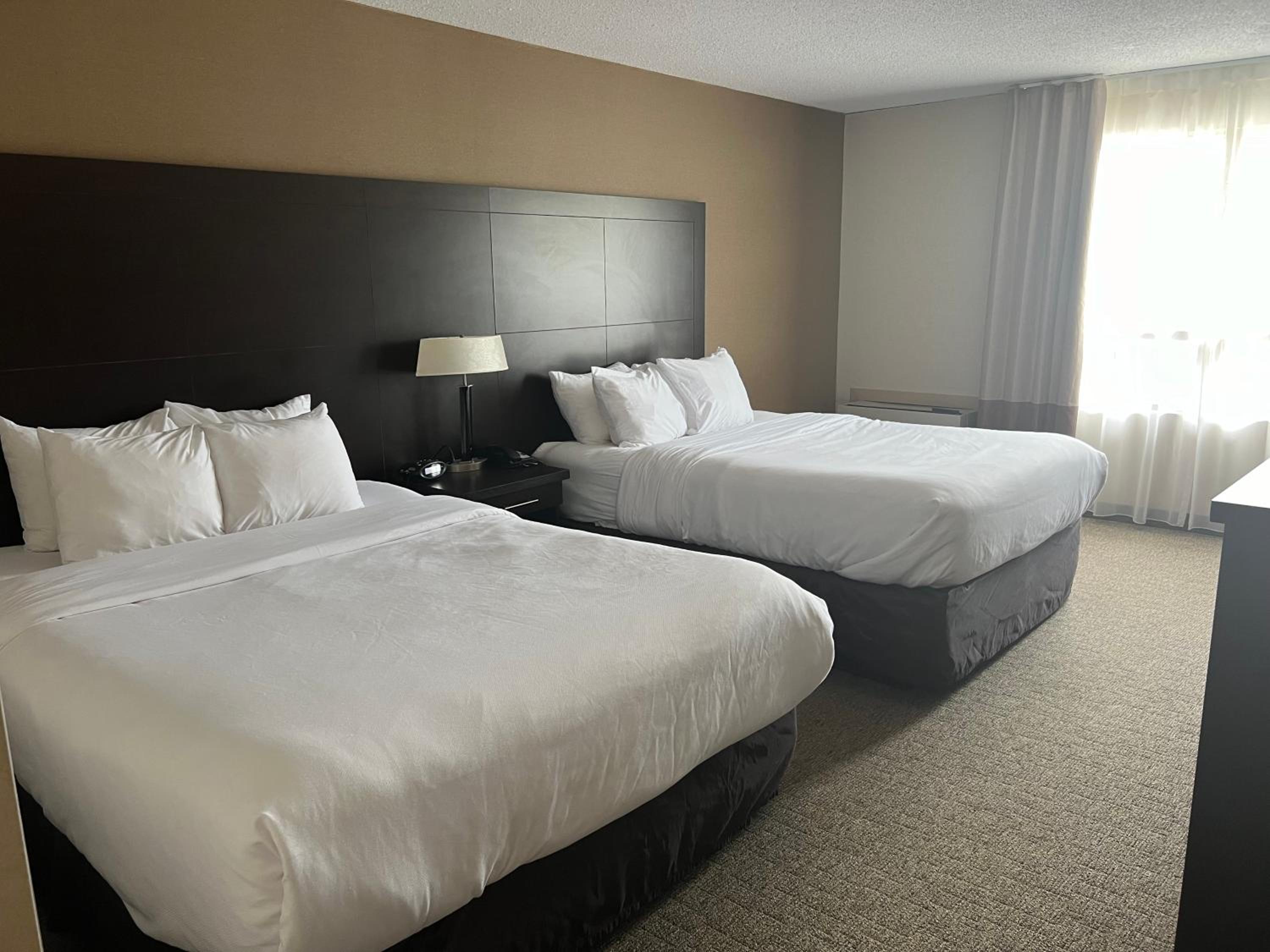 Queen Room with Two Queen Beds - Non Smoking - Photo 1