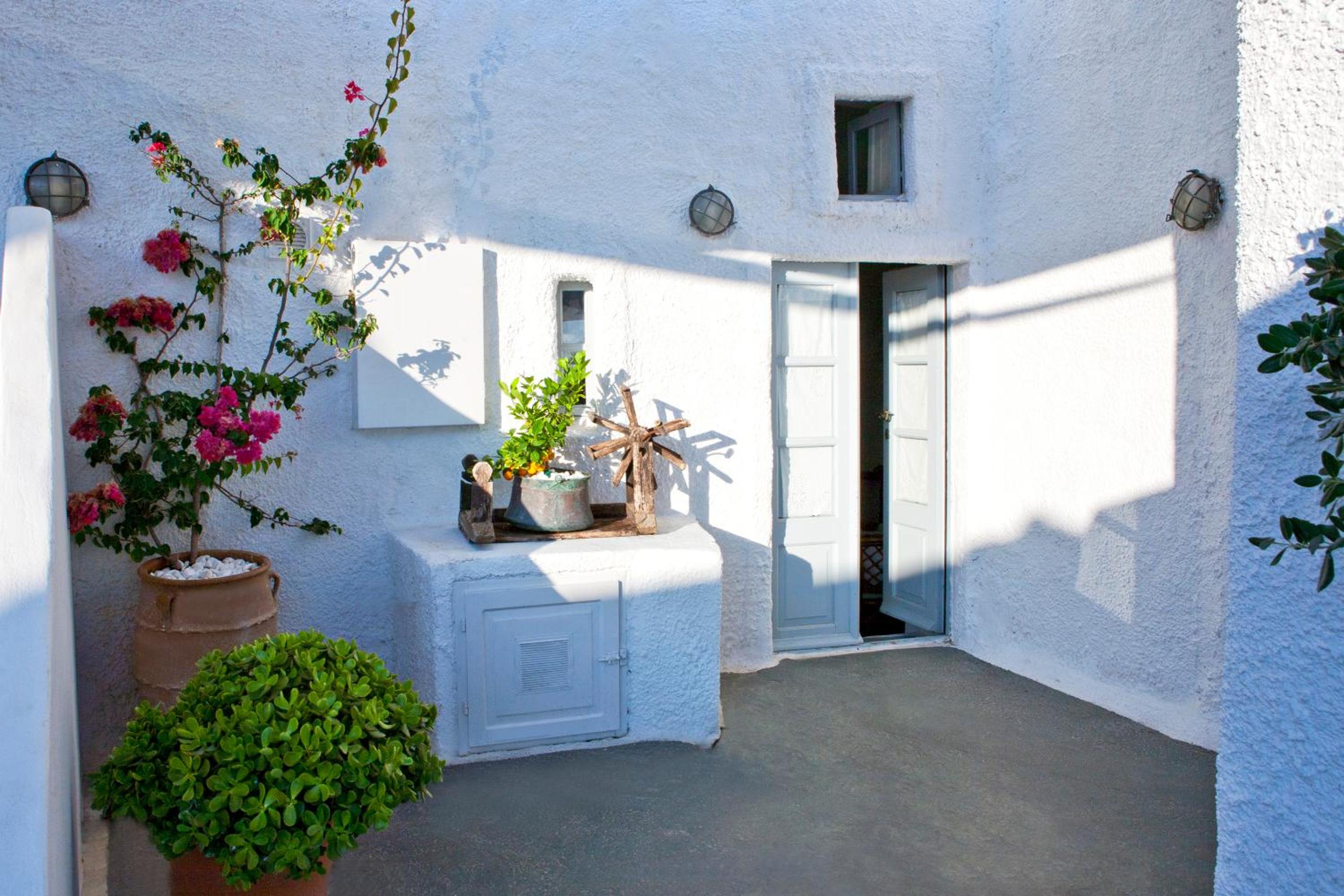 Family Cave Suite with Caldera View - Photo 2