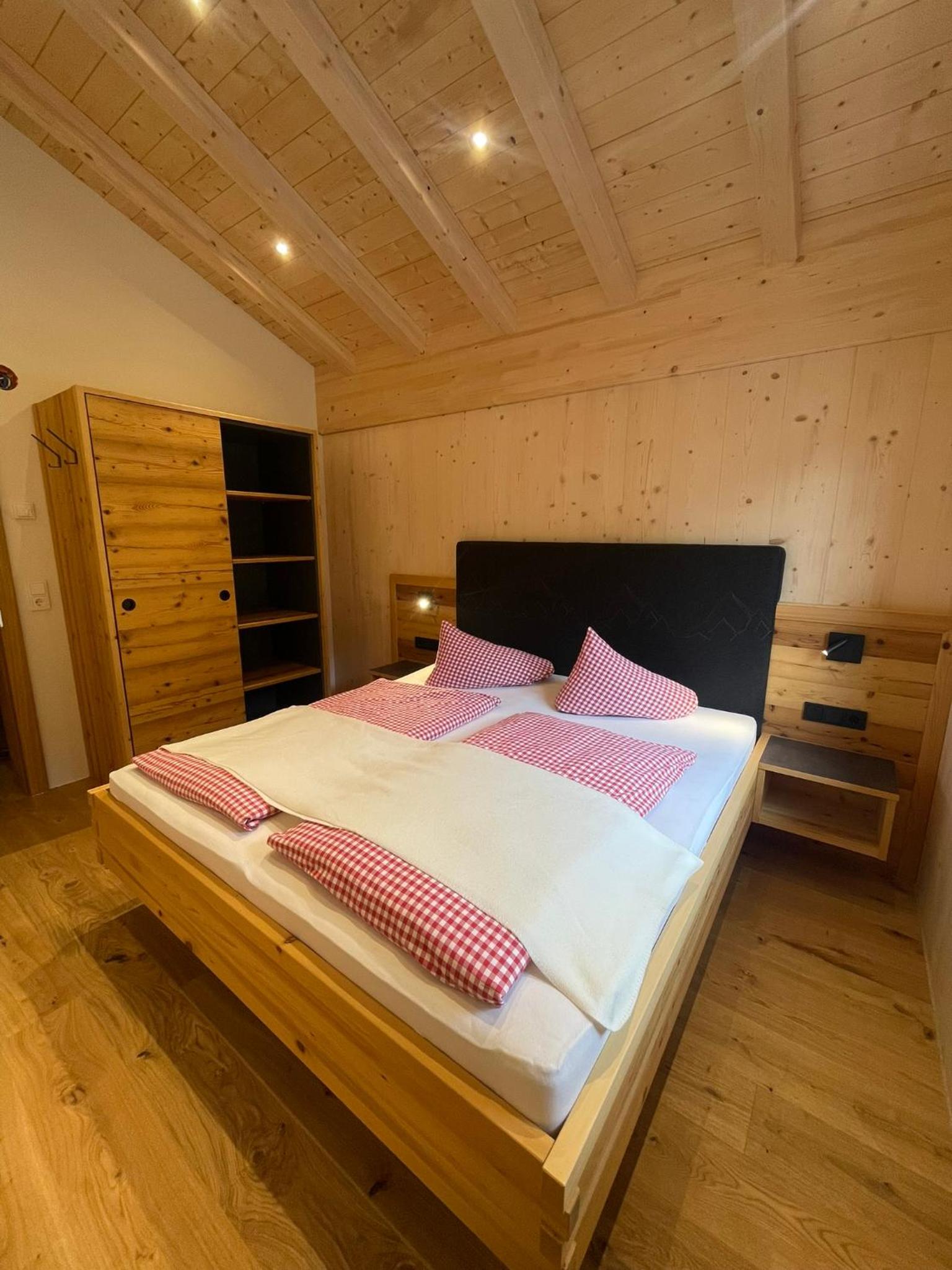 Four-Bedroom Apartment with Balcony  photo 1