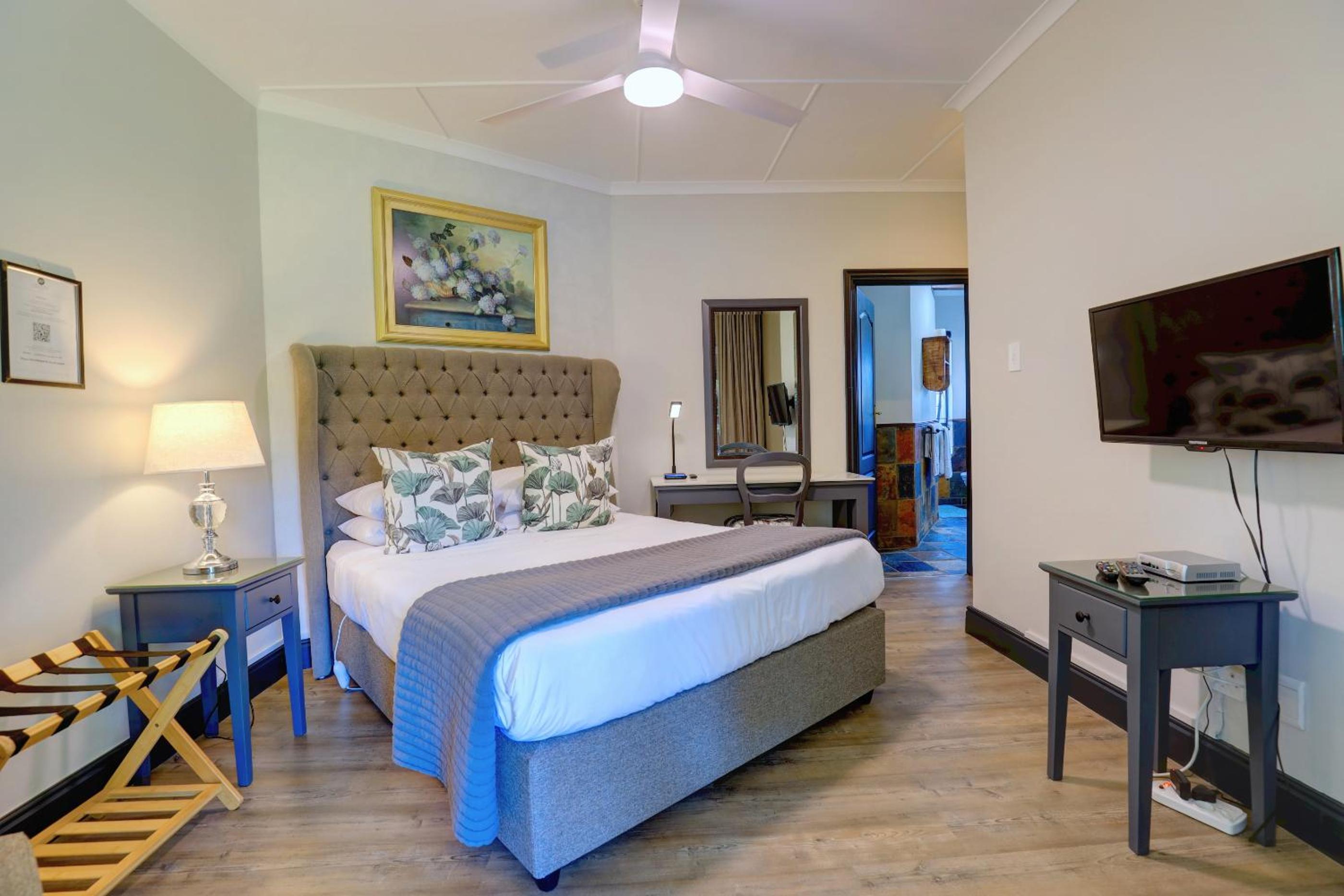 Queen Room - Photo 15