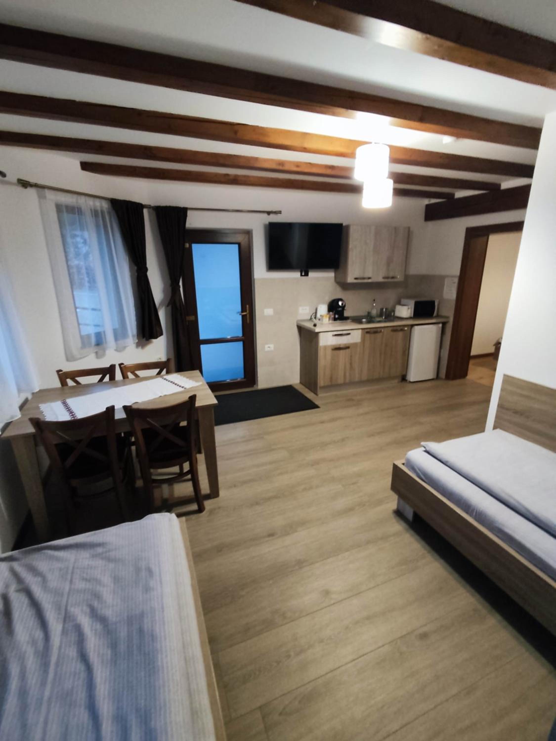 Apartment - Ground Floor - Photo 2
