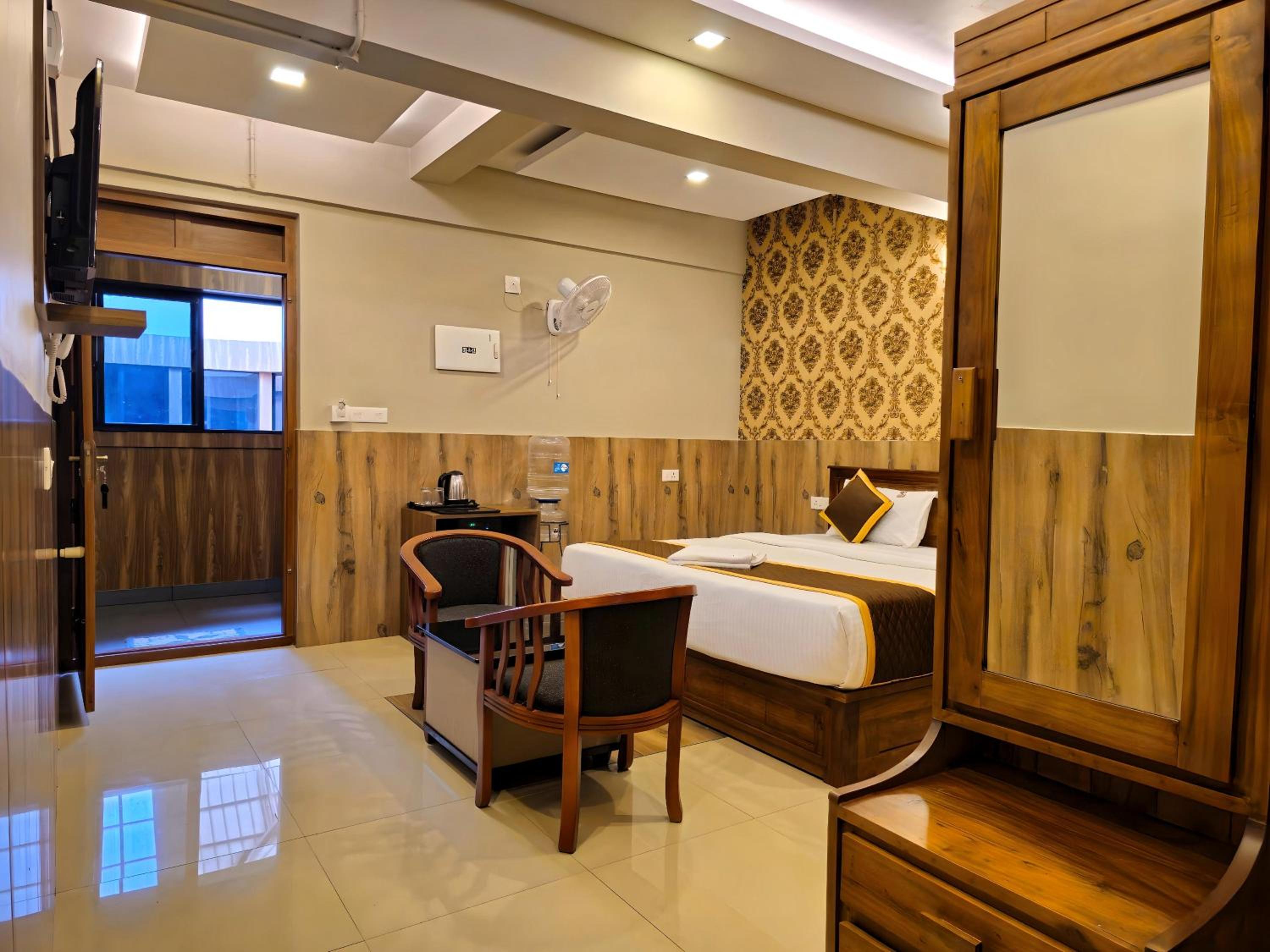 Deluxe Double Room with Balcony photo 1